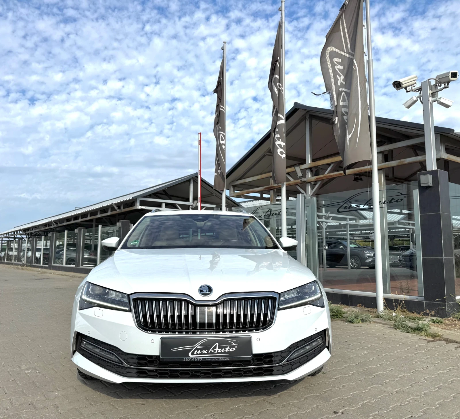 Skoda Superb 2.0TDI#L&K#4x4#PANORAMA#ОБДУХ#DISTR#FULL - изображение 3