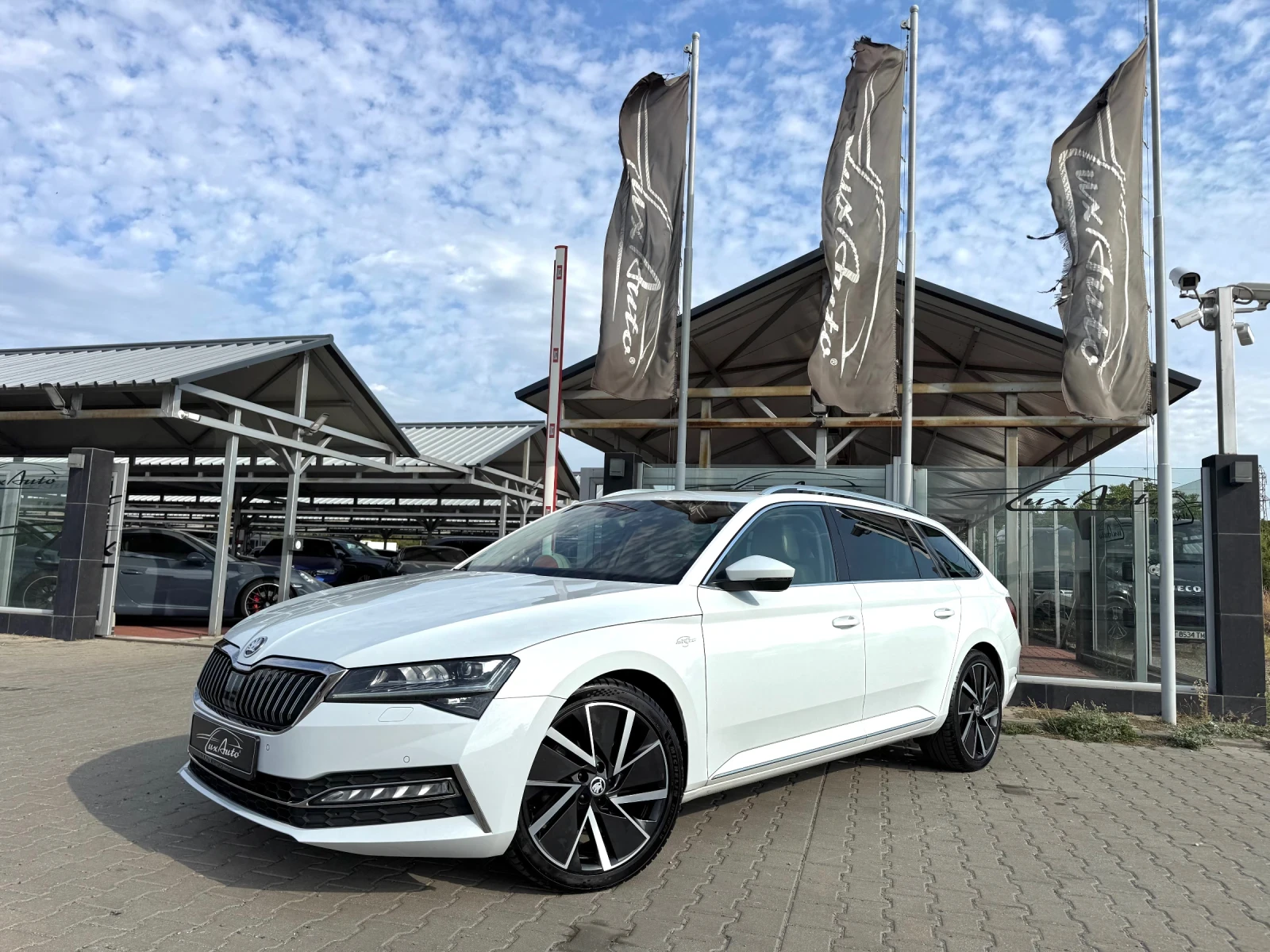 Skoda Superb 2.0TDI#L&K#4x4#PANORAMA#ОБДУХ#DISTR#FULL - изображение 2