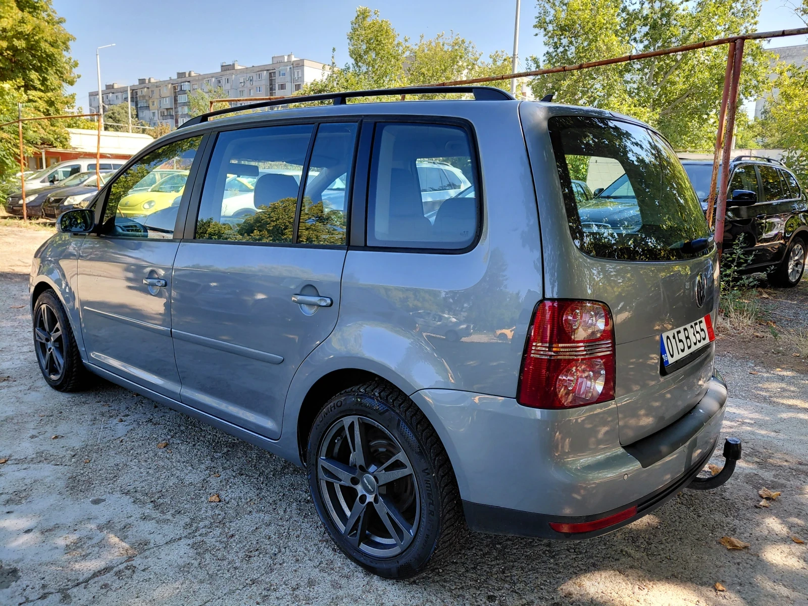 VW Touran Перфектен Климатр. Парктр. - изображение 4