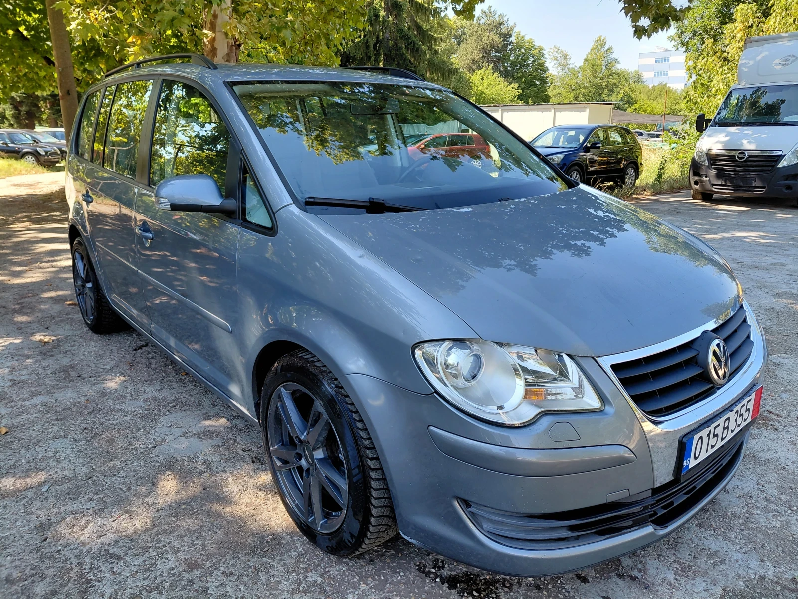 VW Touran Перфектен Климатр. Парктр. - изображение 2