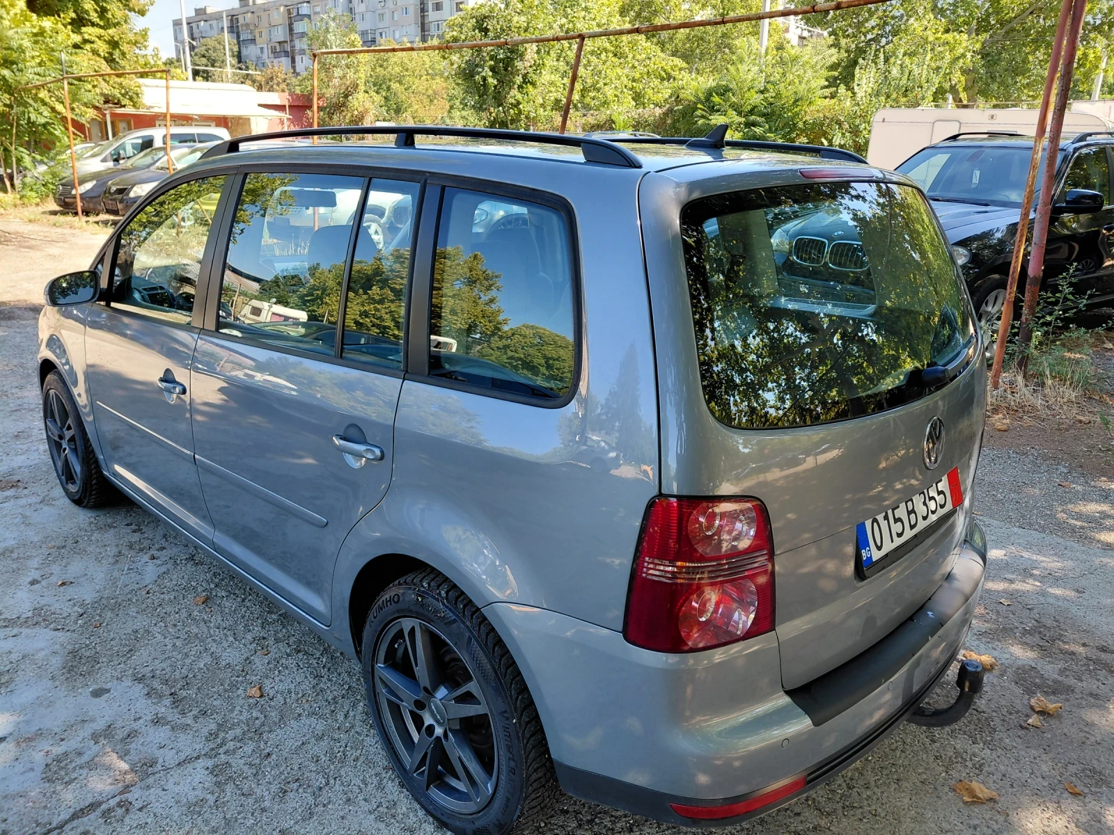 VW Touran Перфектен Климатр. Парктр. - изображение 5
