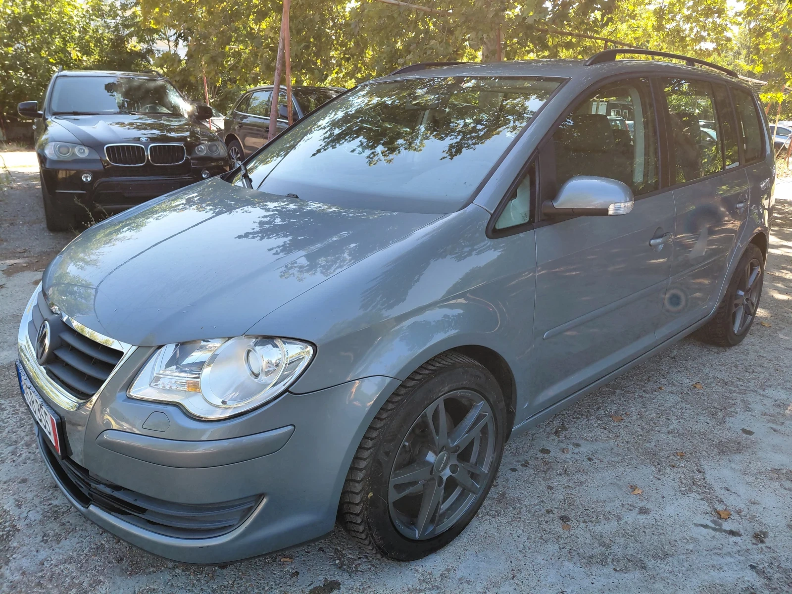 VW Touran Перфектен Климатр. Парктр. - изображение 3