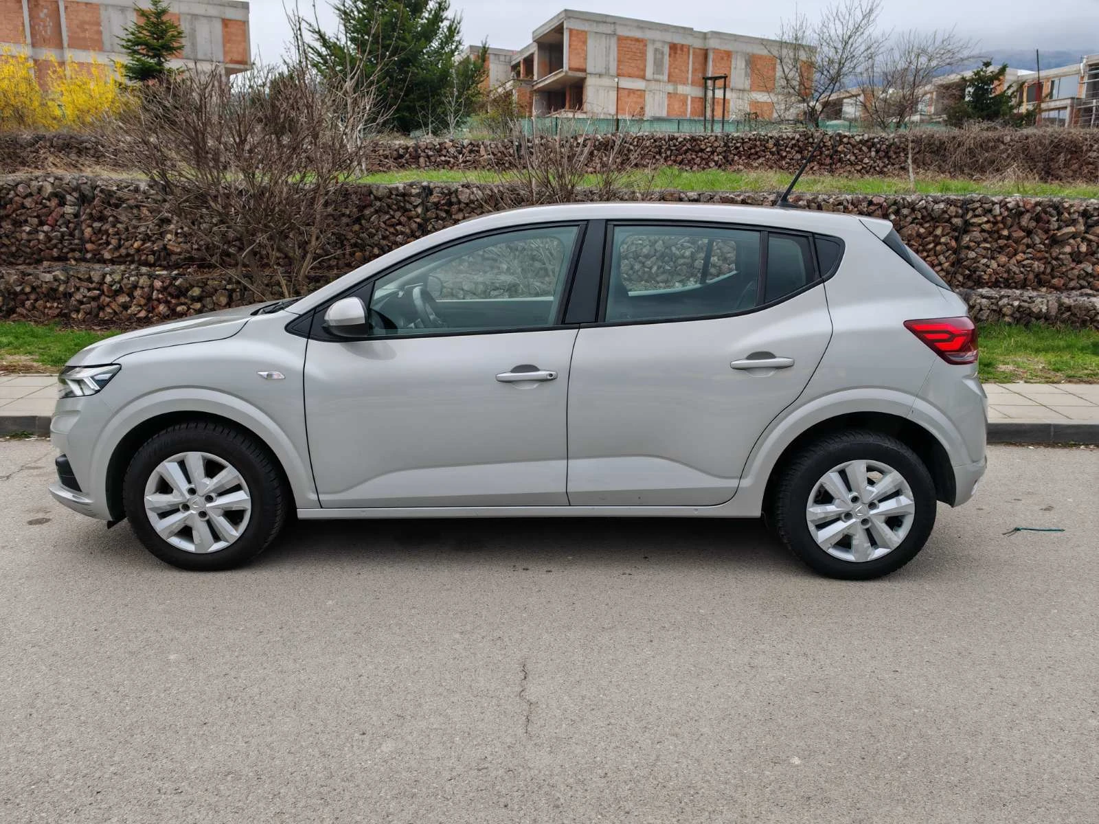 Dacia Sandero 1900лв за получаване, 1.0TCe EcoG ГАЗ - изображение 8