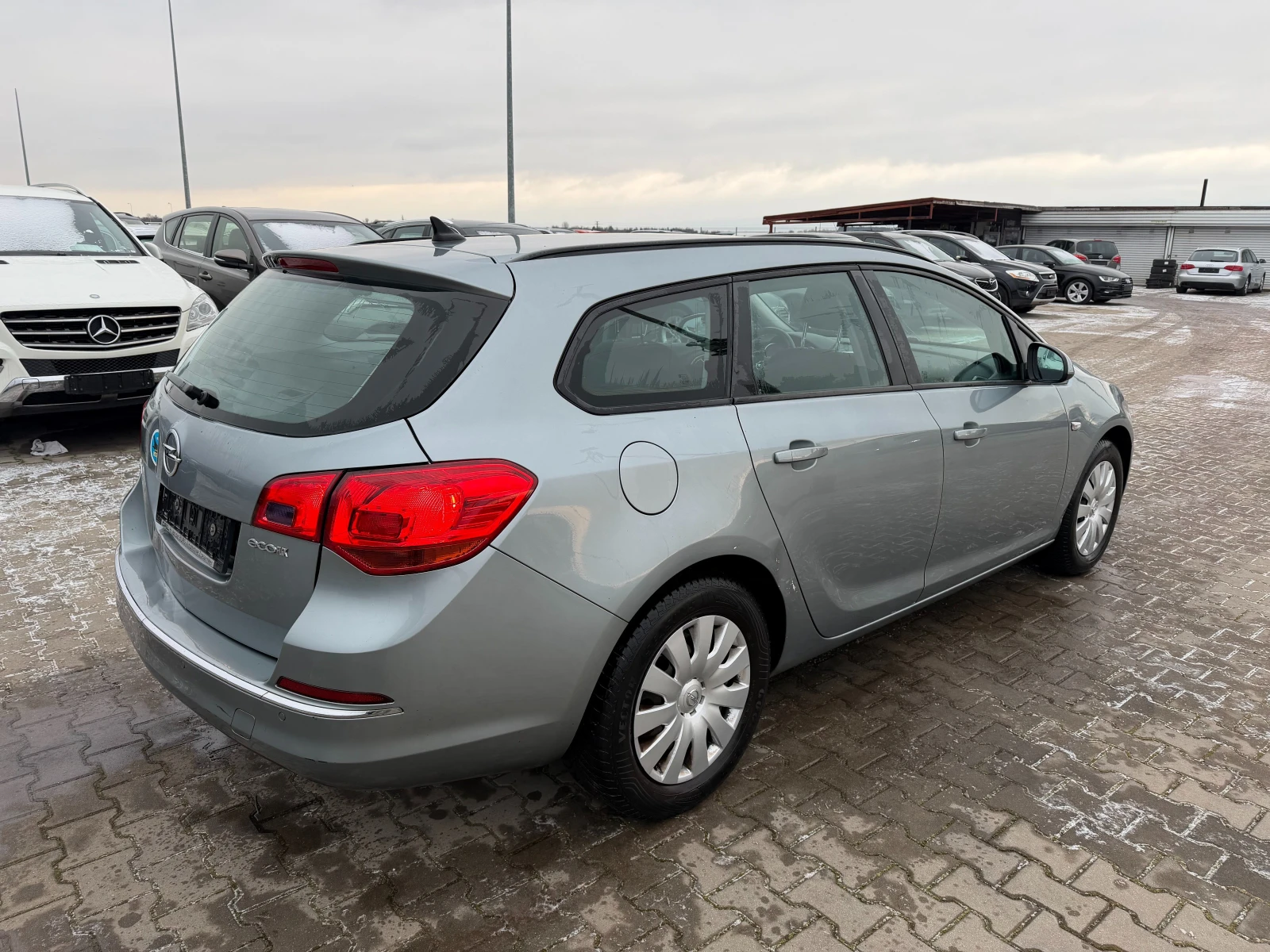 Opel Astra 1.7CDTI NAVI EURO 5 - изображение 6