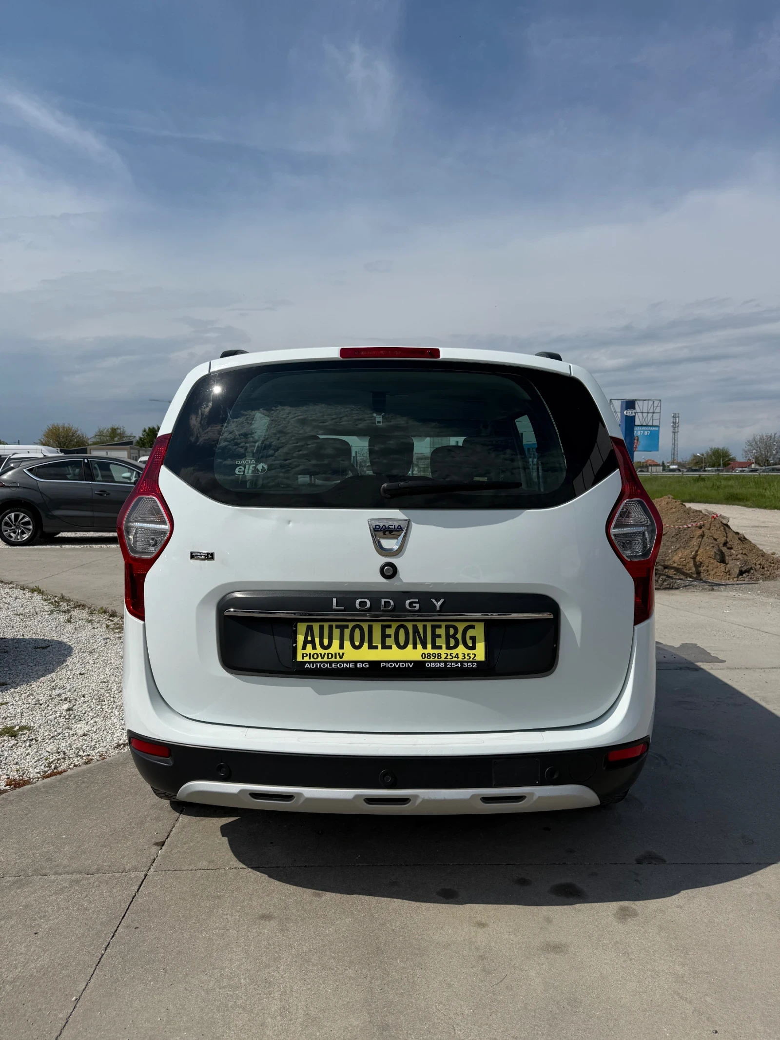 Dacia Lodgy 1.5 dCI 7 МЕСТА, снимка 5 - Автомобили и джипове - 54366345