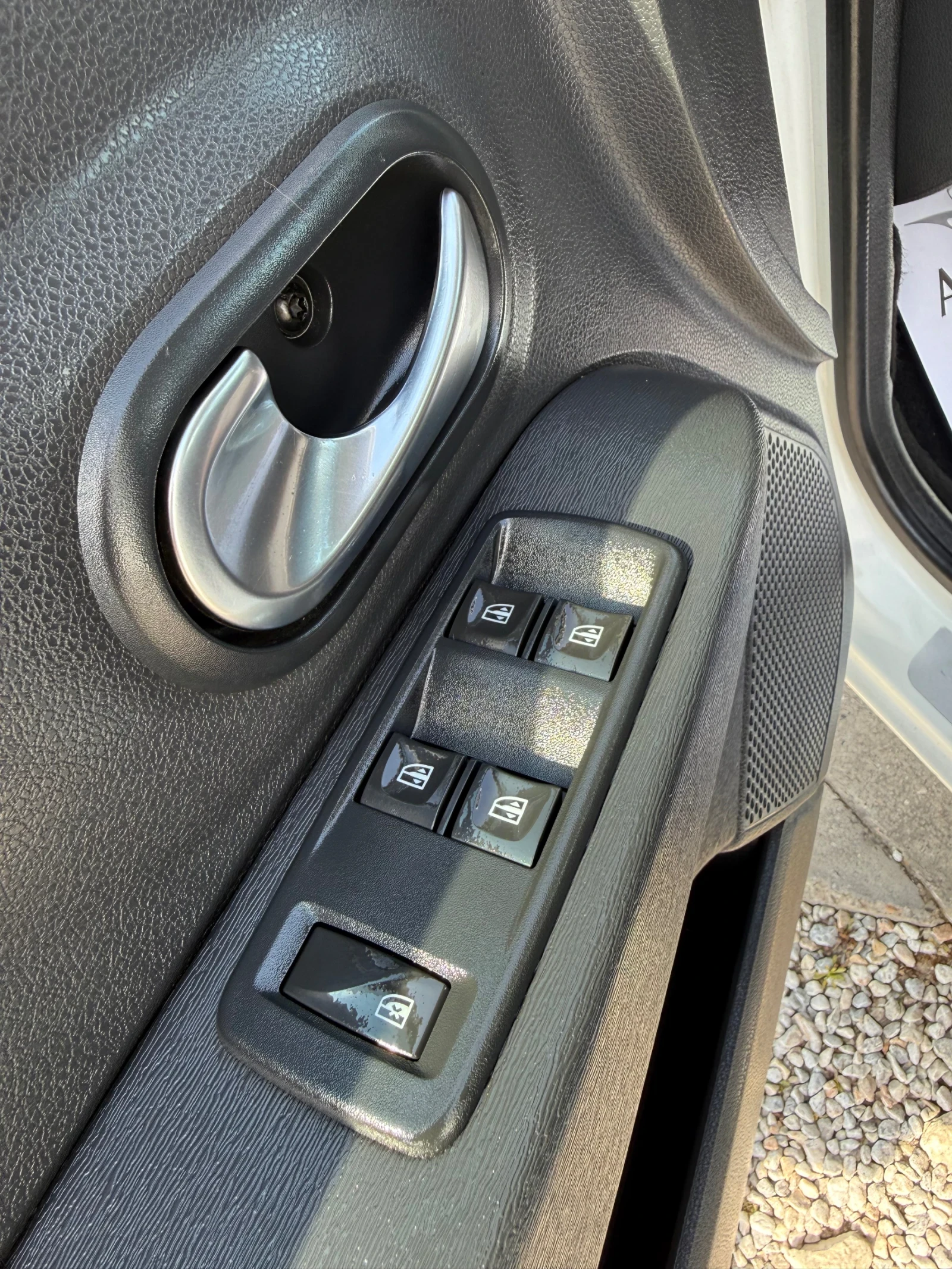 Dacia Lodgy 1.5 dCI 7 МЕСТА, снимка 14 - Автомобили и джипове - 54366345