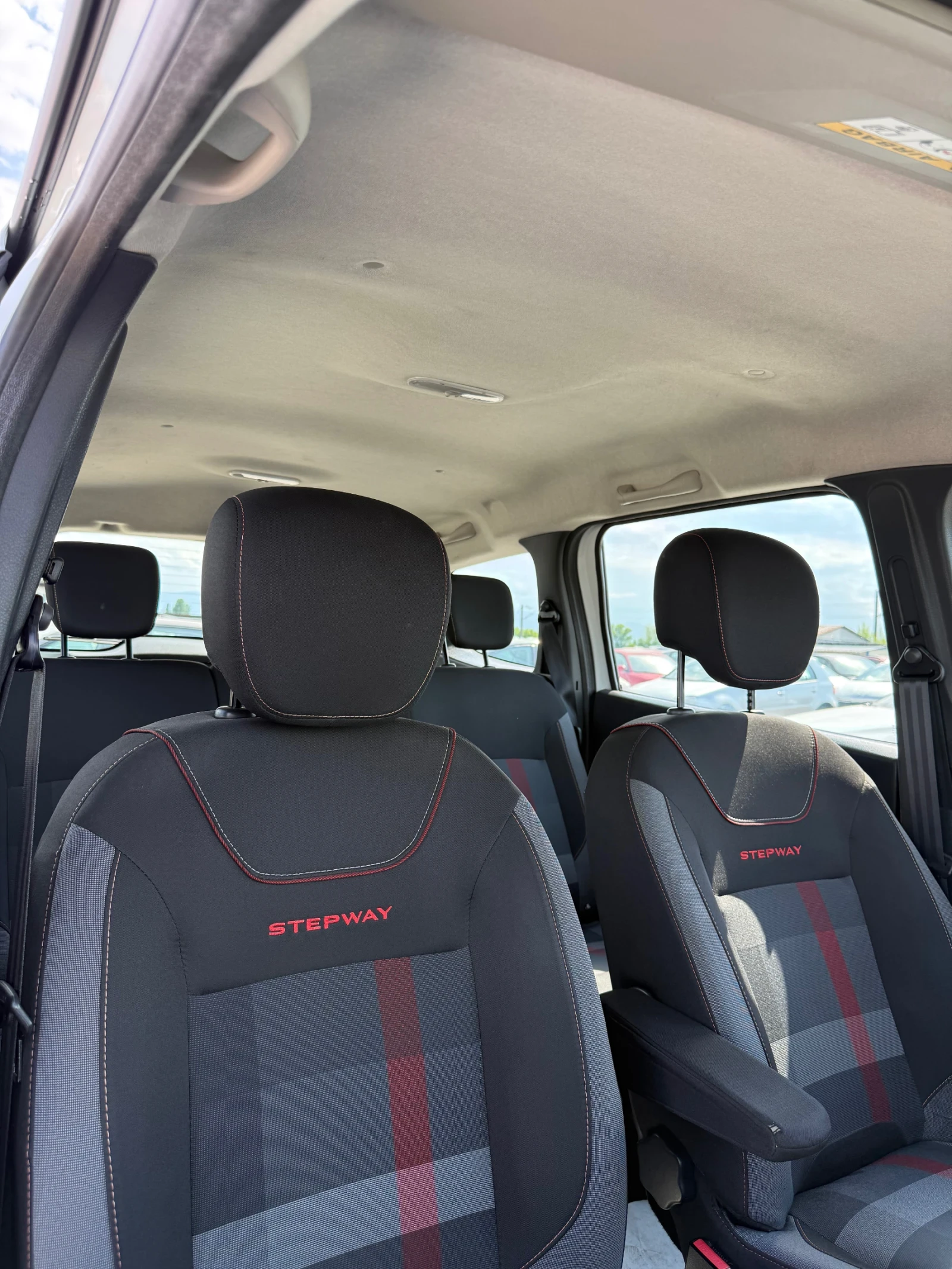 Dacia Lodgy 1.5 dCI 7 МЕСТА, снимка 11 - Автомобили и джипове - 54366345