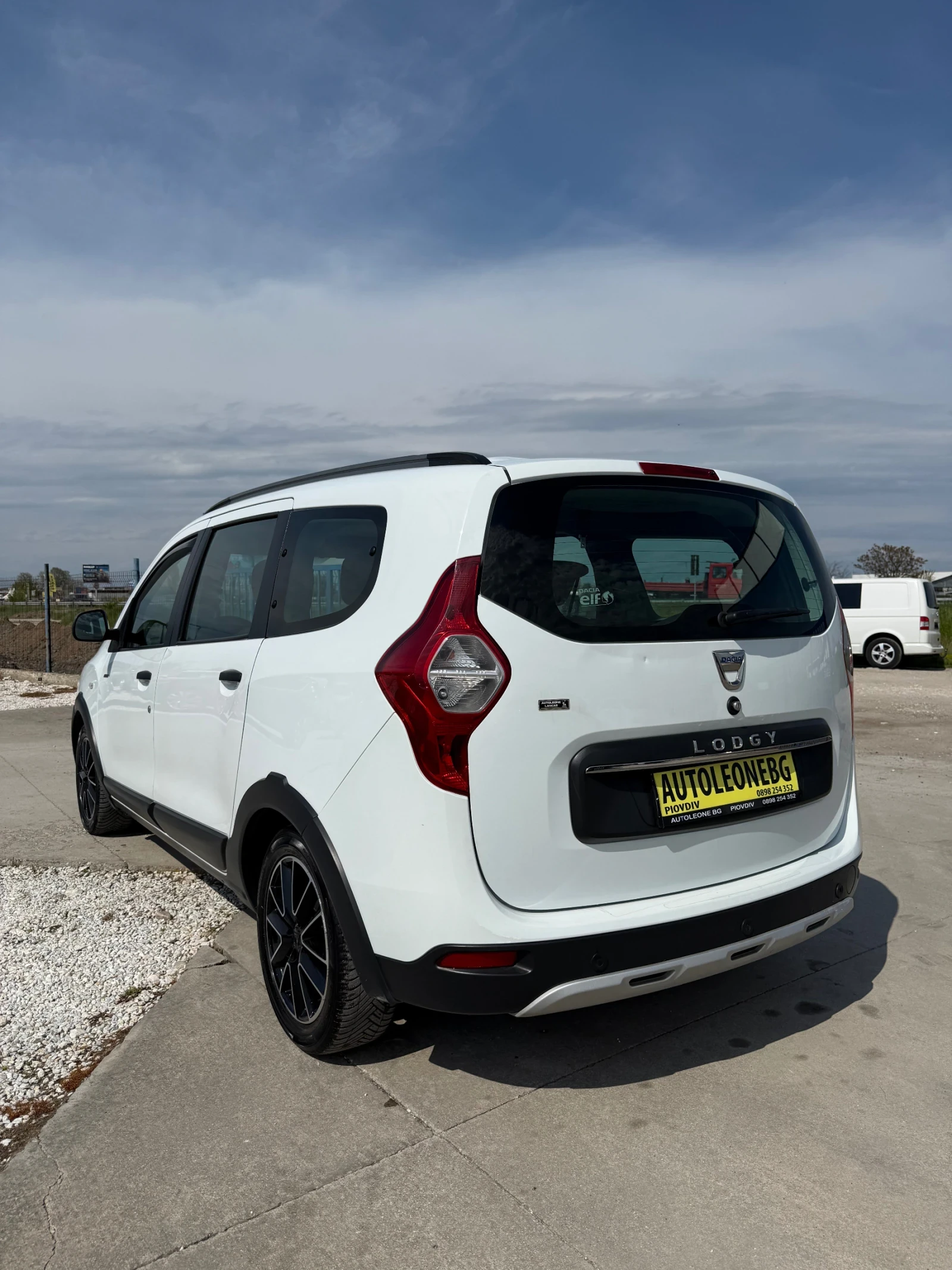 Dacia Lodgy 1.5 dCI 7 МЕСТА, снимка 4 - Автомобили и джипове - 54366345