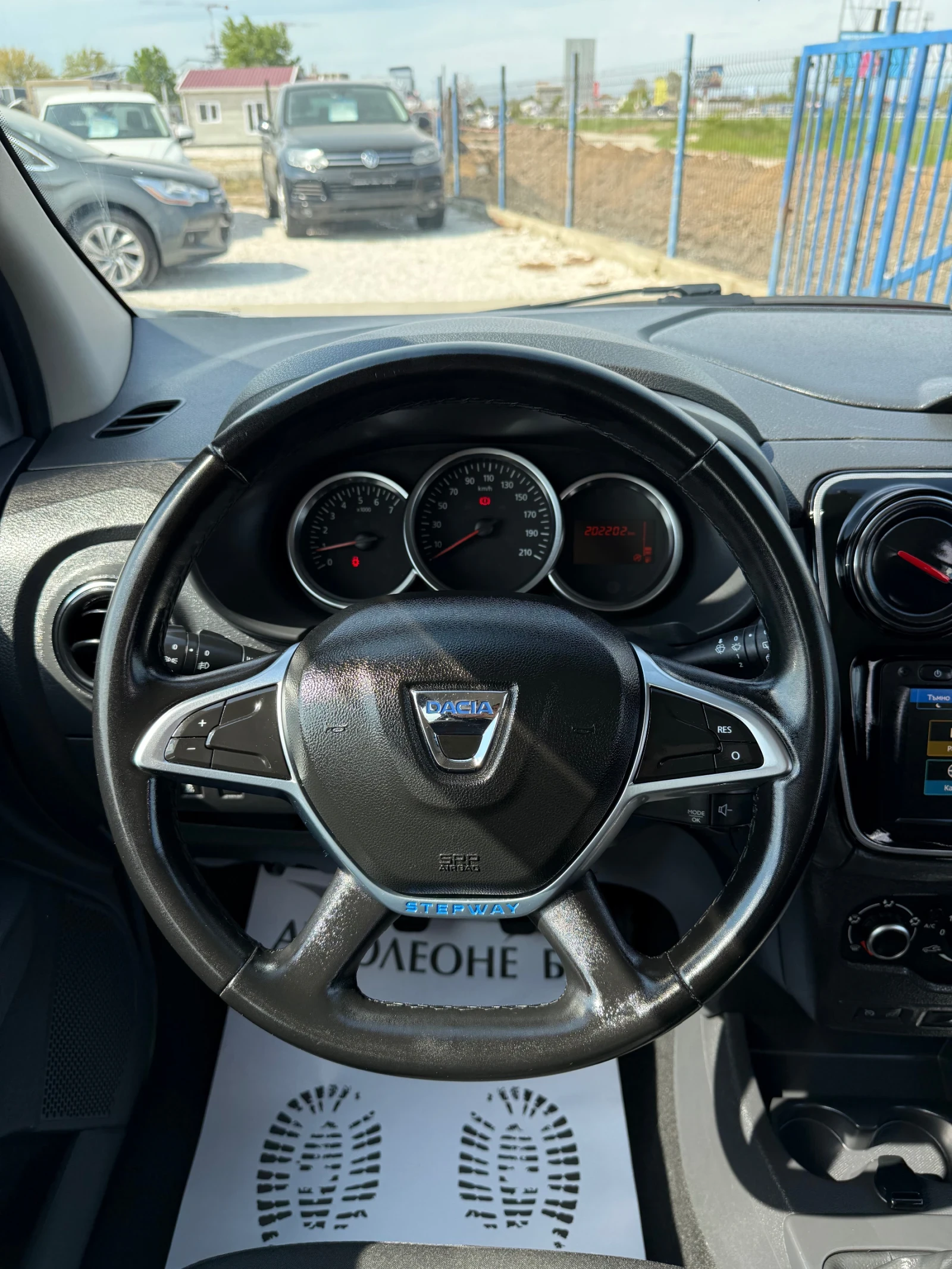 Dacia Lodgy 1.5 dCI 7 МЕСТА, снимка 10 - Автомобили и джипове - 54366345