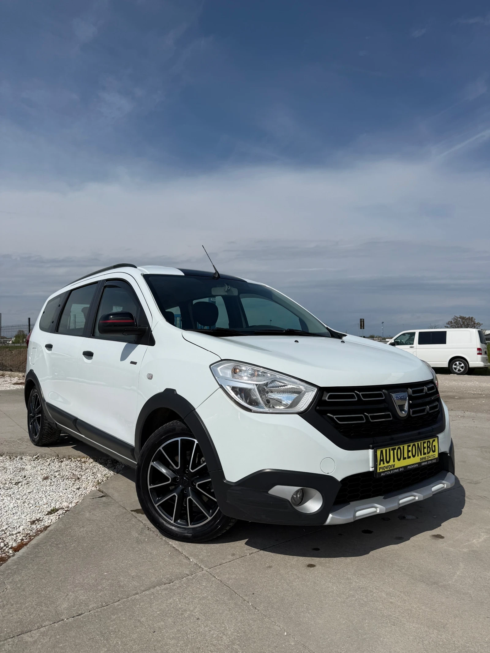 Dacia Lodgy 1.5 dCI 7 МЕСТА, снимка 3 - Автомобили и джипове - 54366345