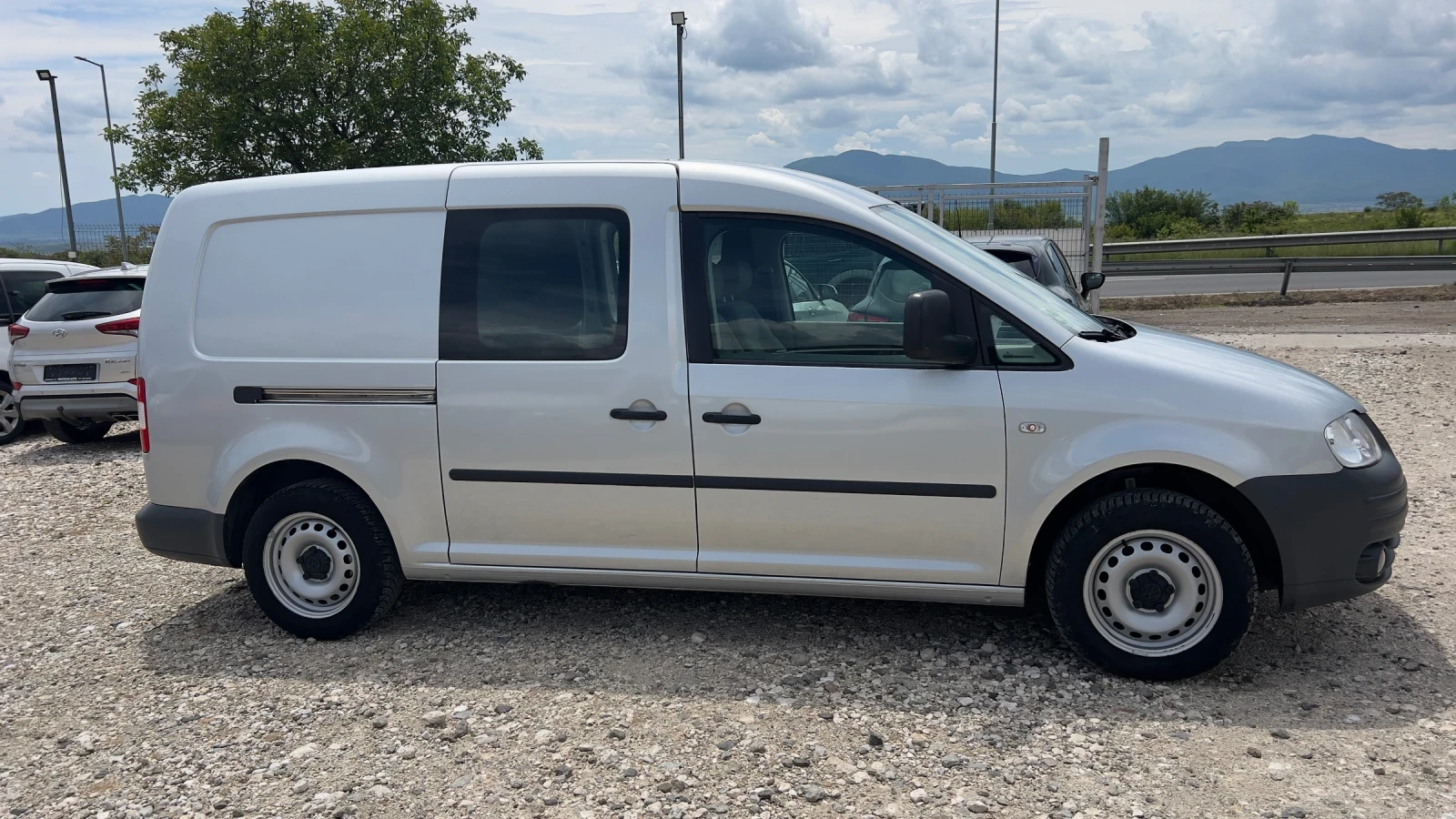 VW Caddy 1.9 TDI 102 коня Макси Климатроник, снимка 3 - Автомобили и джипове - 54607381