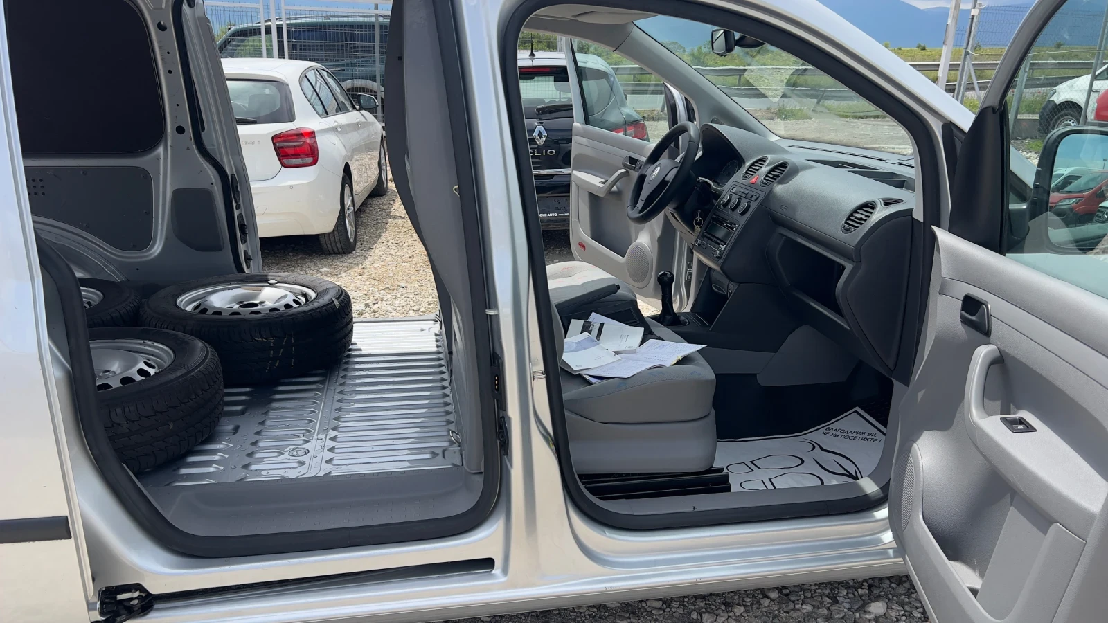 VW Caddy 1.9 TDI 102 коня Макси Климатроник, снимка 7 - Автомобили и джипове - 54607381