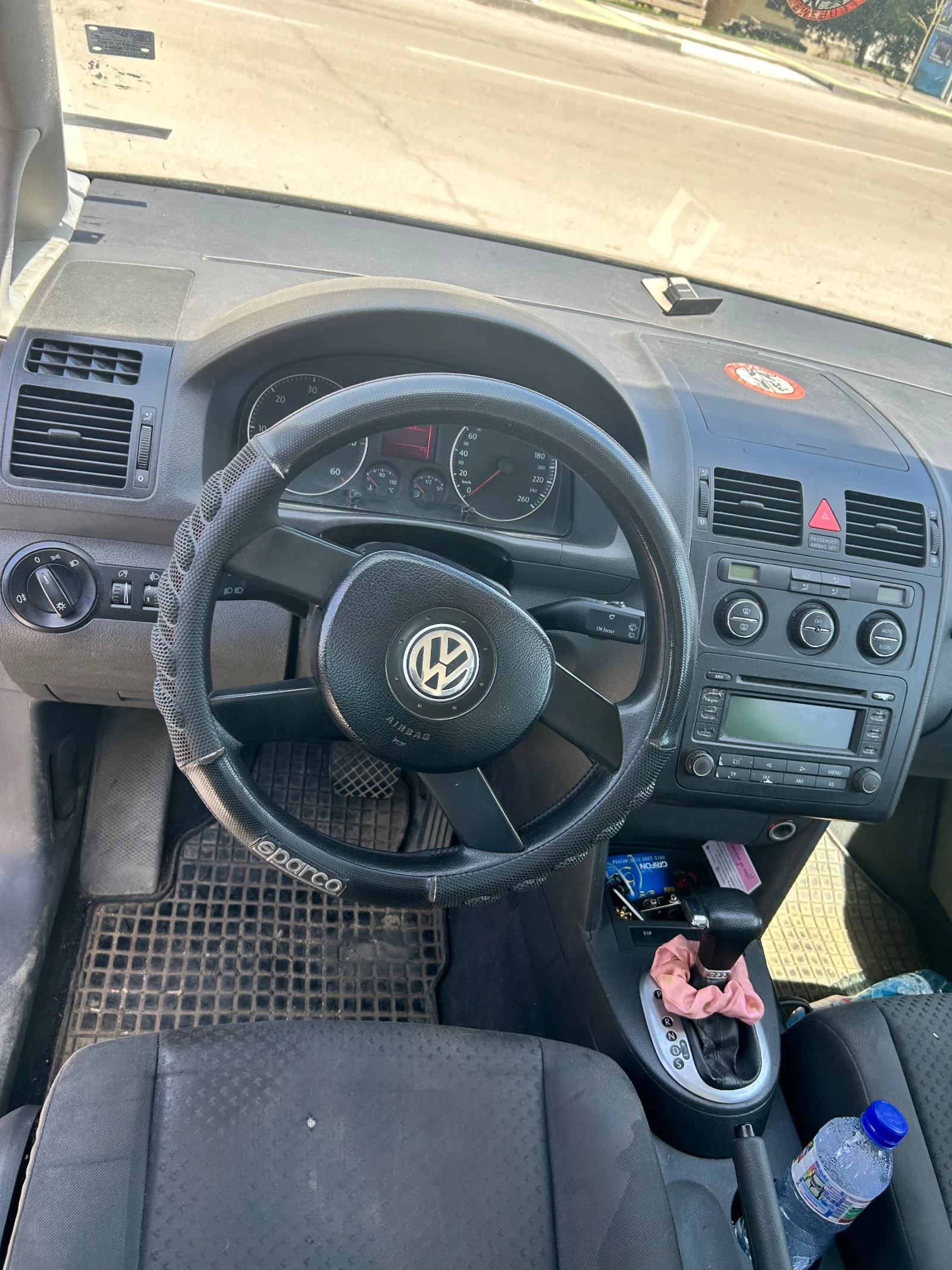 VW Touran 1.9 PD, снимка 5 - Автомобили и джипове - 54640209
