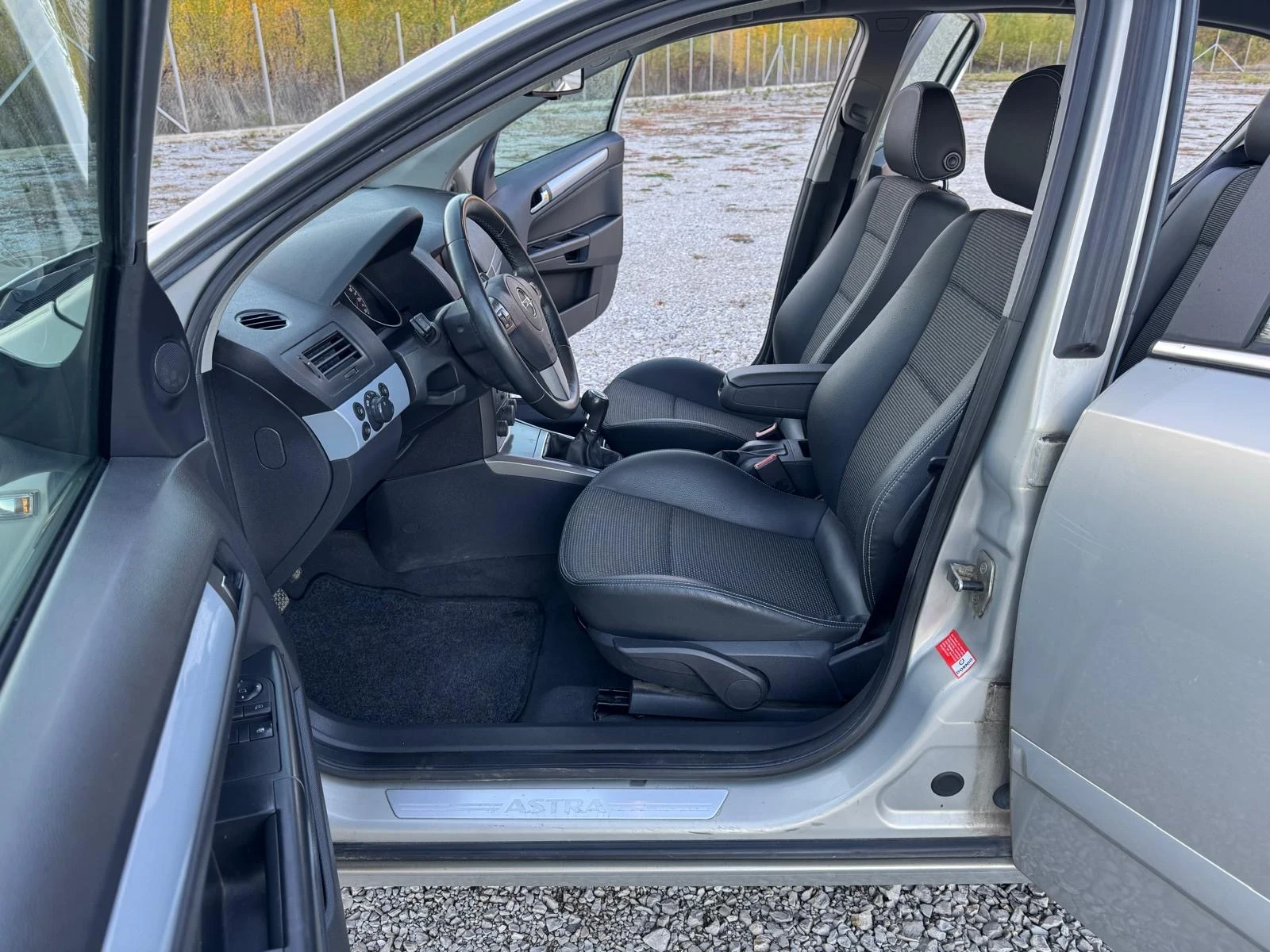 Opel Astra 1.6 i, снимка 10 - Автомобили и джипове - 54697486