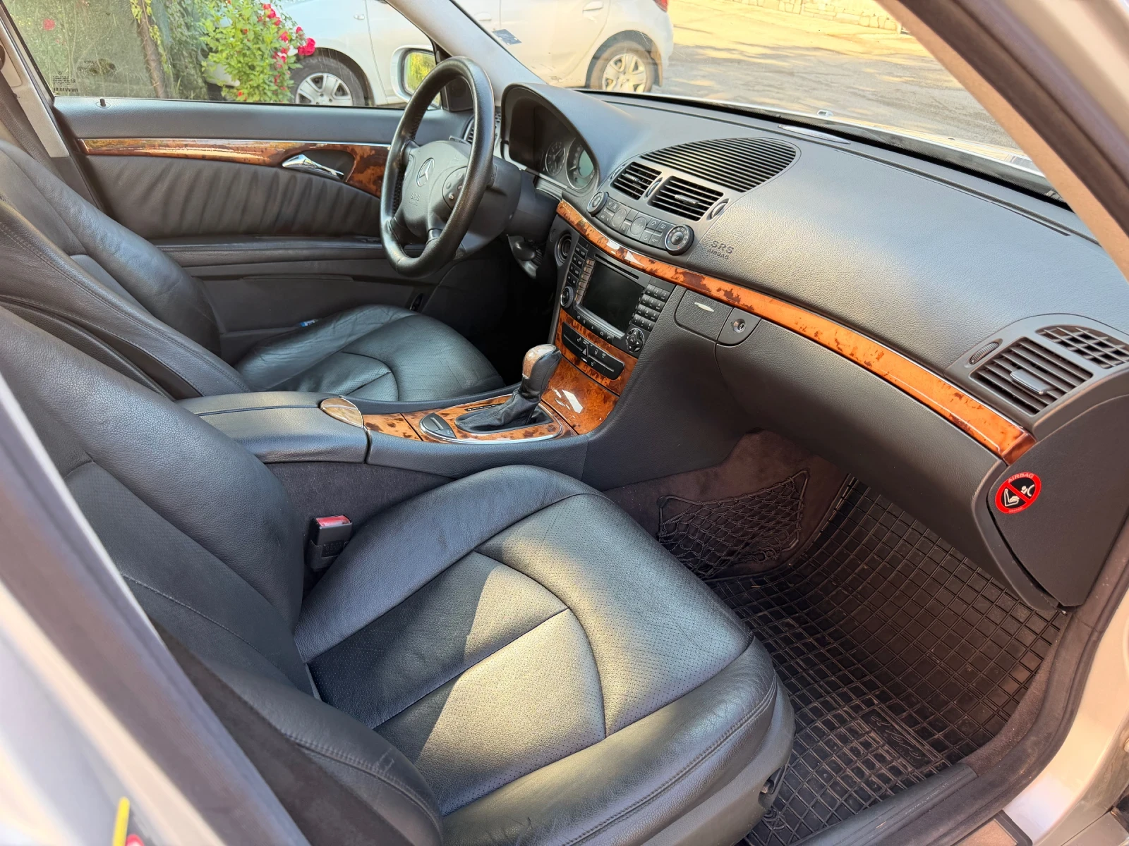 Mercedes-Benz E 220 CDI, снимка 8 - Автомобили и джипове - 54767623