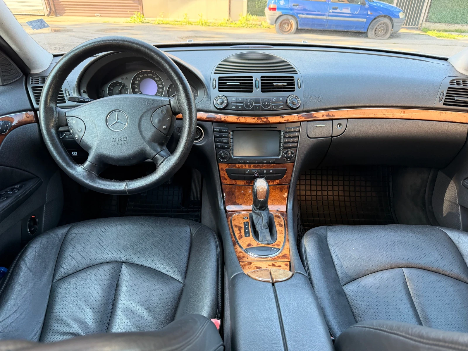 Mercedes-Benz E 220 CDI, снимка 10 - Автомобили и джипове - 54767623