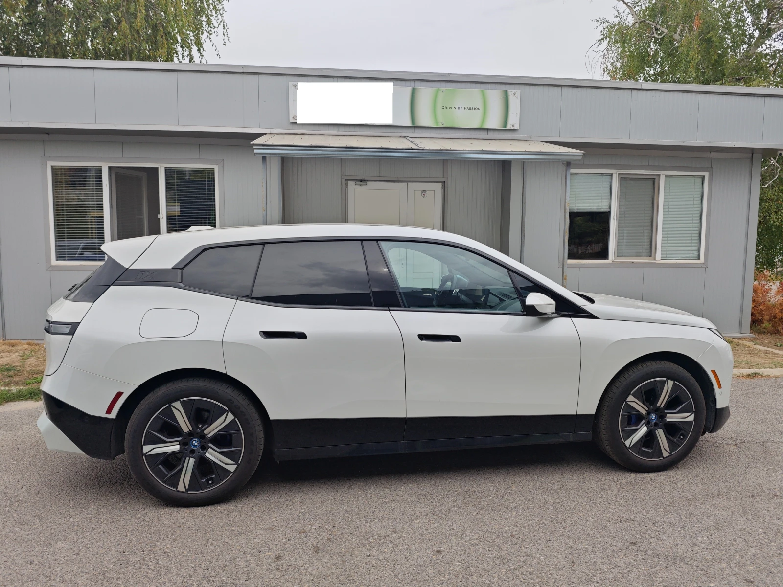 BMW iX 40 x drive Svarovski 24000km , снимка 6 - Автомобили и джипове - 55200776