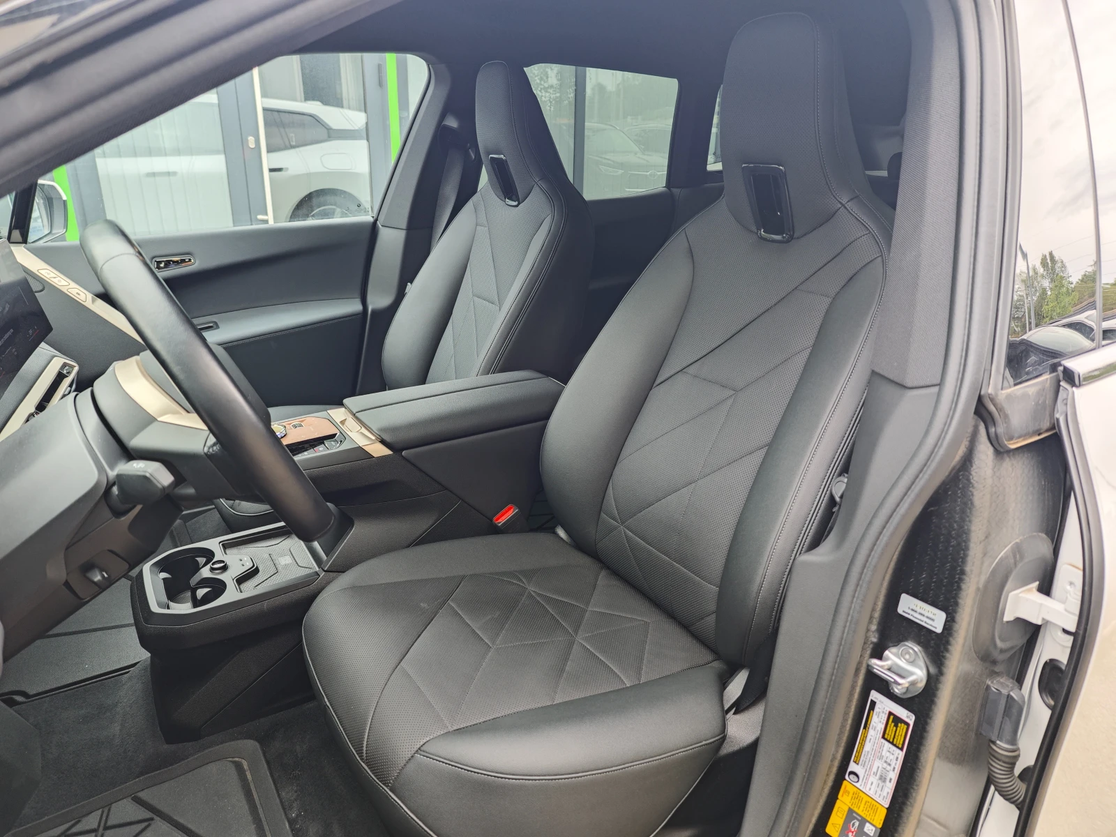 BMW iX 40 x drive Svarovski 24000km , снимка 9 - Автомобили и джипове - 55200776