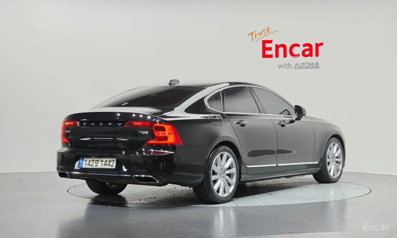 Volvo S90 ДИСТРОНИК * ОБДУХВАНЕ * HEAD-UP * B&W, снимка 3 - Автомобили и джипове - 55379159