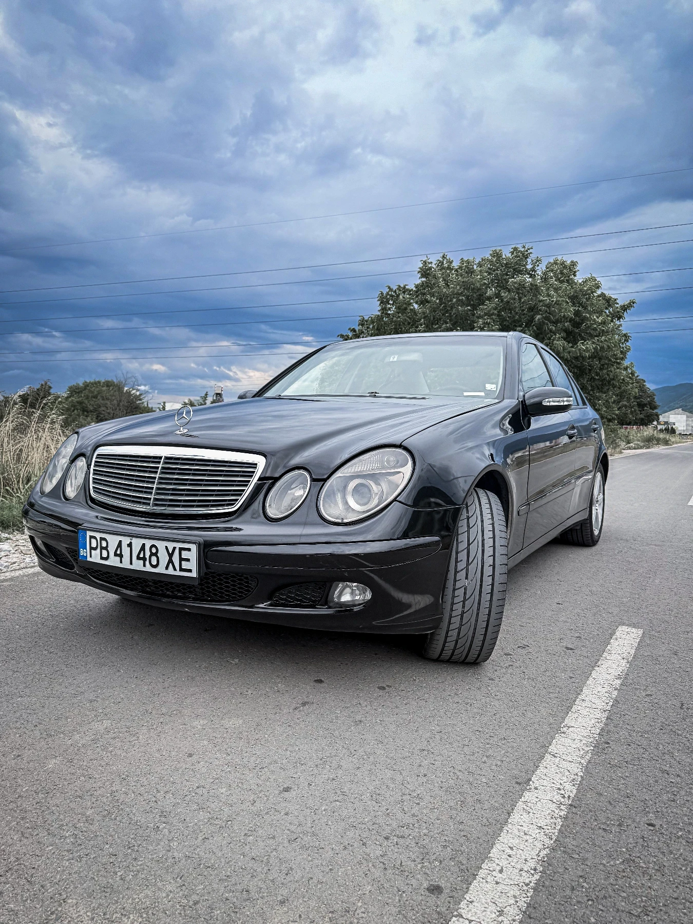 Mercedes-Benz E 220 АВТОМАТИК, ПЕРФЕКТНА, снимка 2 - Автомобили и джипове - 55529444