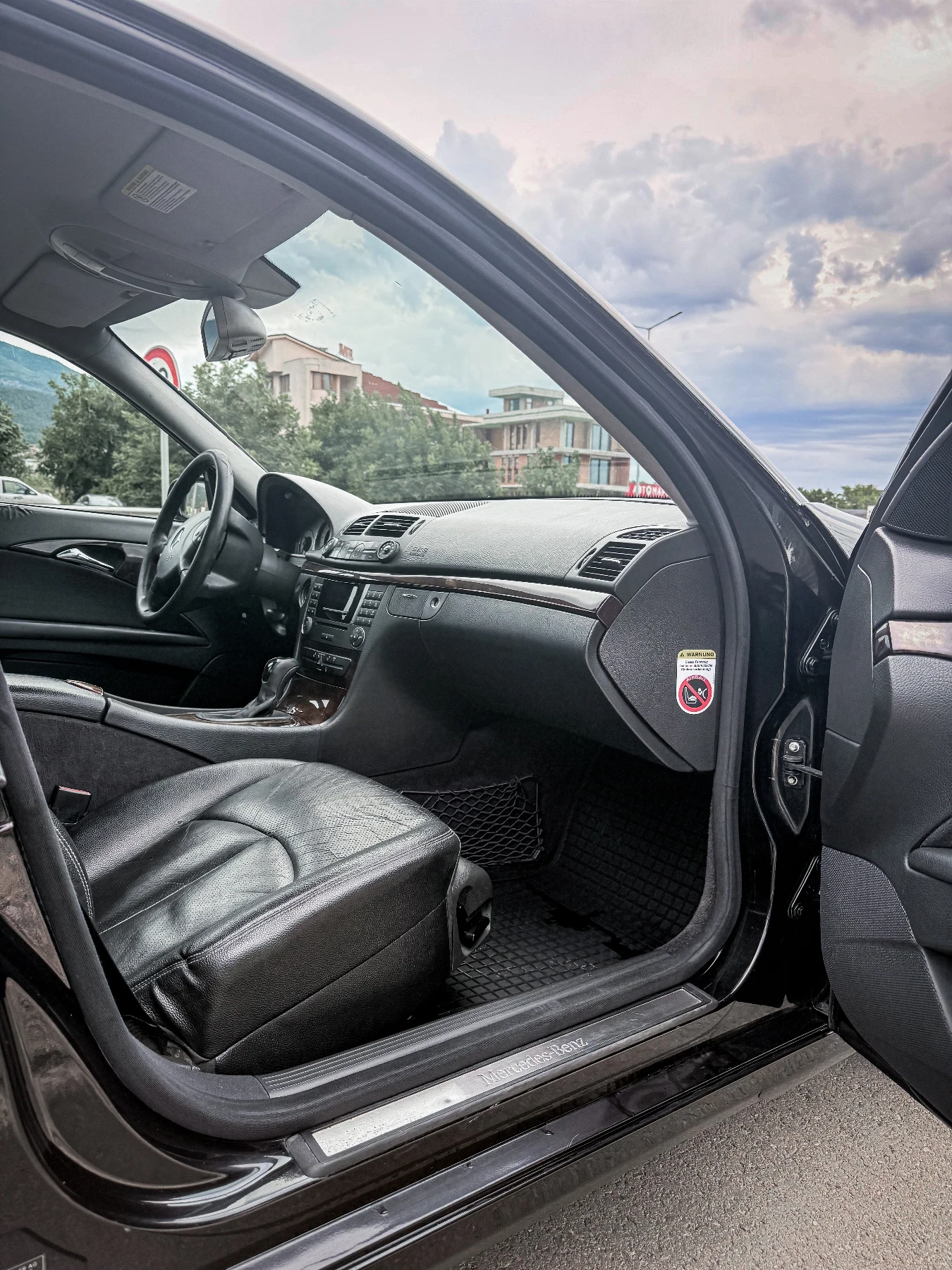 Mercedes-Benz E 220 АВТОМАТИК, ПЕРФЕКТНА, снимка 7 - Автомобили и джипове - 55529444