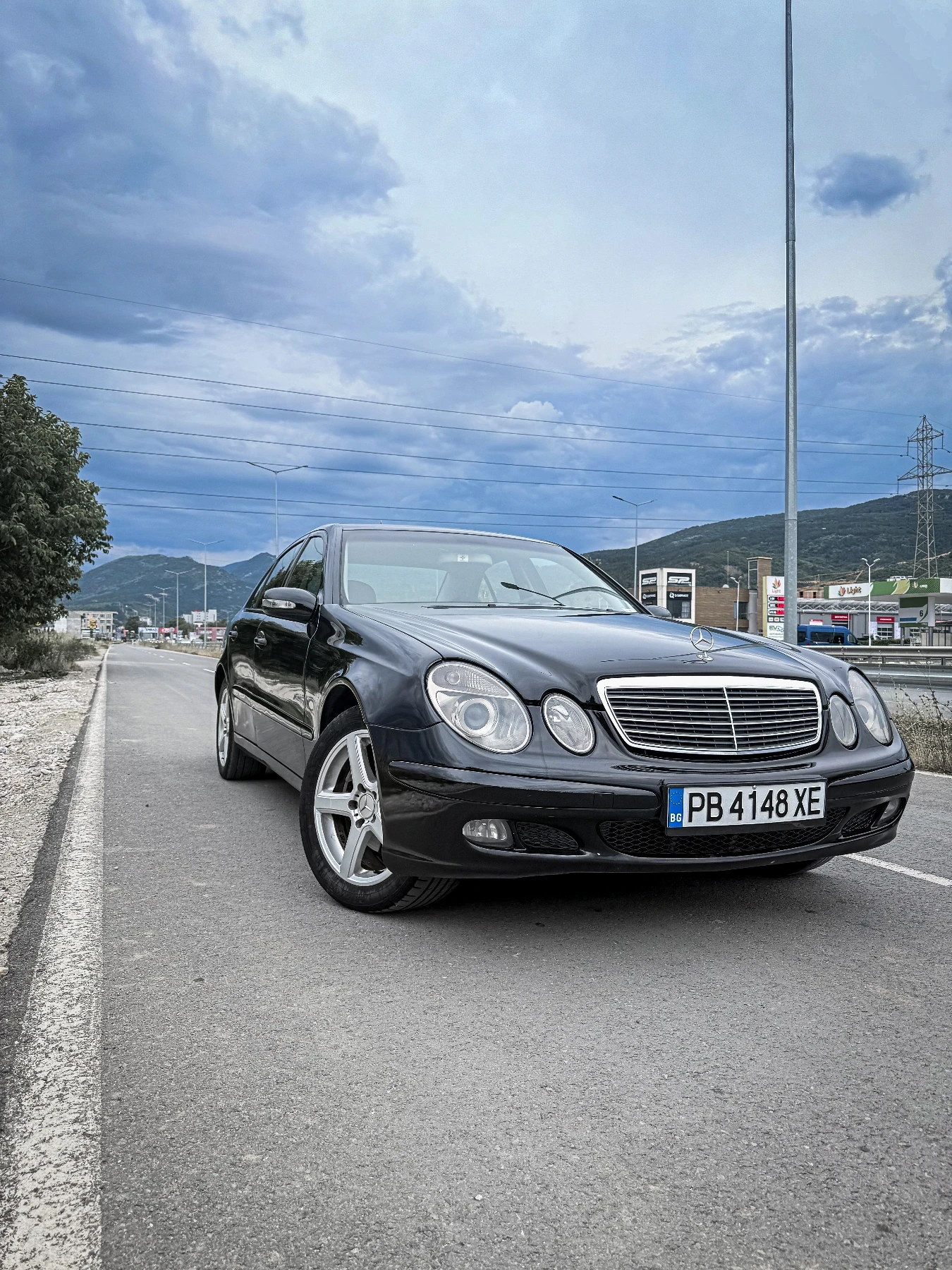 Mercedes-Benz E 220 АВТОМАТИК, ПЕРФЕКТНА, снимка 3 - Автомобили и джипове - 55529444