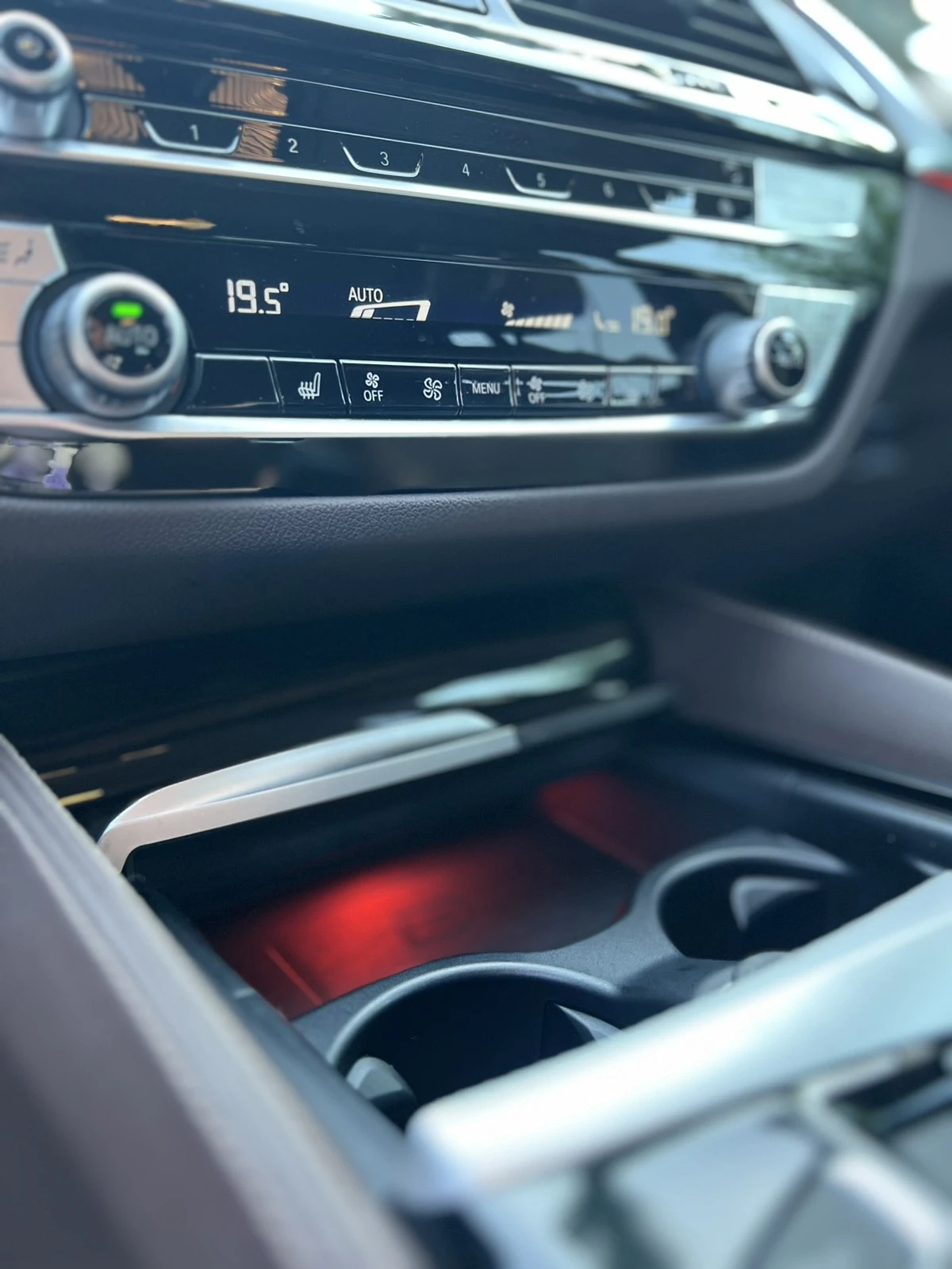 BMW 520 xDrive Luxury Line, снимка 14 - Автомобили и джипове - 55465337