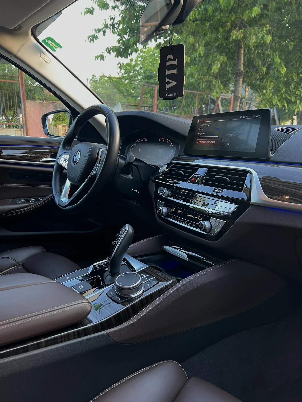 BMW 520 xDrive Luxury Line, снимка 7 - Автомобили и джипове - 55465337