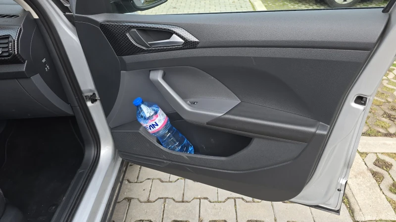 VW T-Cross Style, снимка 17 - Автомобили и джипове - 53139373