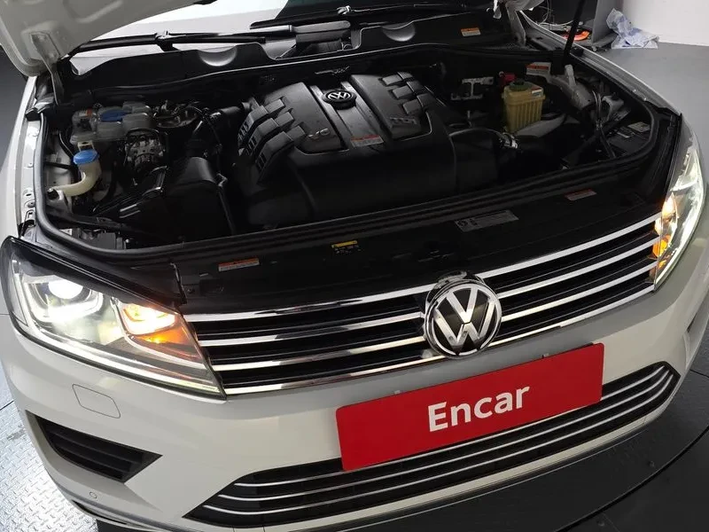 VW Touareg V6 3.0 Tdi Bluemotion Premium 7P5, снимка 5 - Автомобили и джипове - 55101656