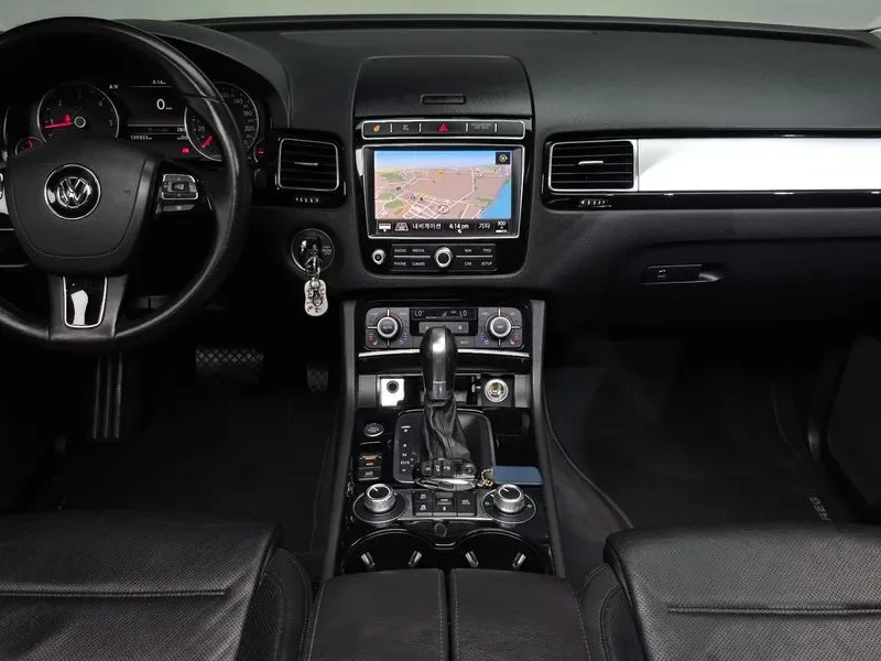 VW Touareg V6 3.0 Tdi Bluemotion Premium 7P5, снимка 6 - Автомобили и джипове - 55101656