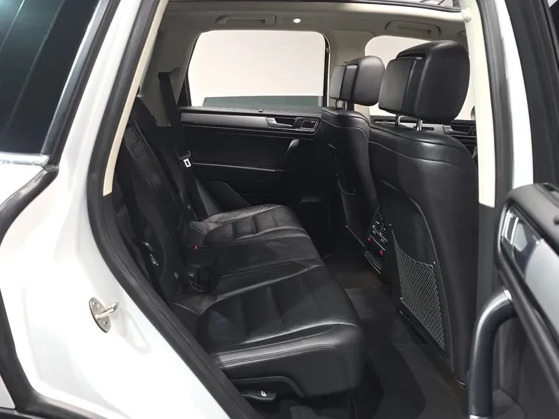 VW Touareg V6 3.0 Tdi Bluemotion Premium 7P5, снимка 11 - Автомобили и джипове - 55101656