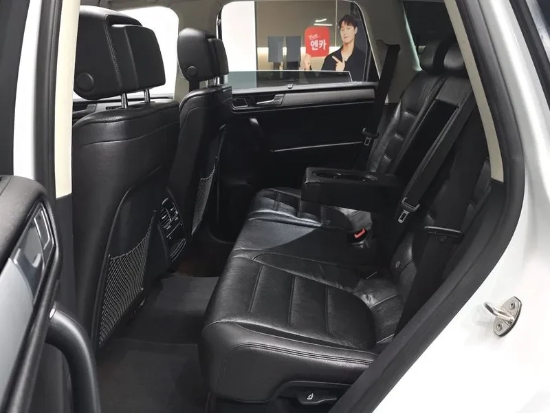VW Touareg V6 3.0 Tdi Bluemotion Premium 7P5, снимка 10 - Автомобили и джипове - 55101656