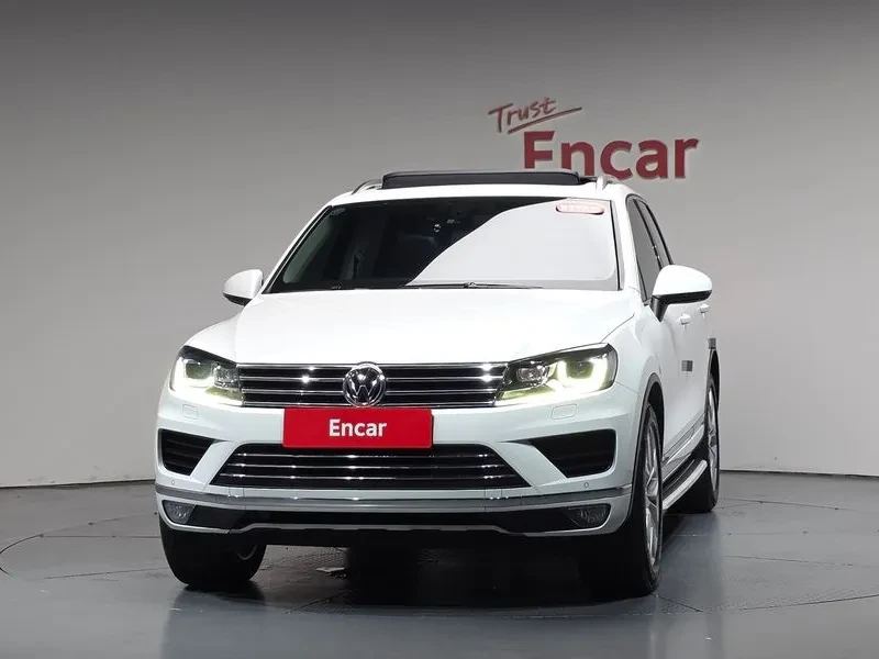 VW Touareg V6 3.0 Tdi Bluemotion Premium 7P5, снимка 2 - Автомобили и джипове - 55101656