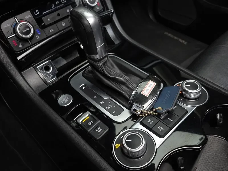 VW Touareg V6 3.0 Tdi Bluemotion Premium 7P5, снимка 8 - Автомобили и джипове - 55101656