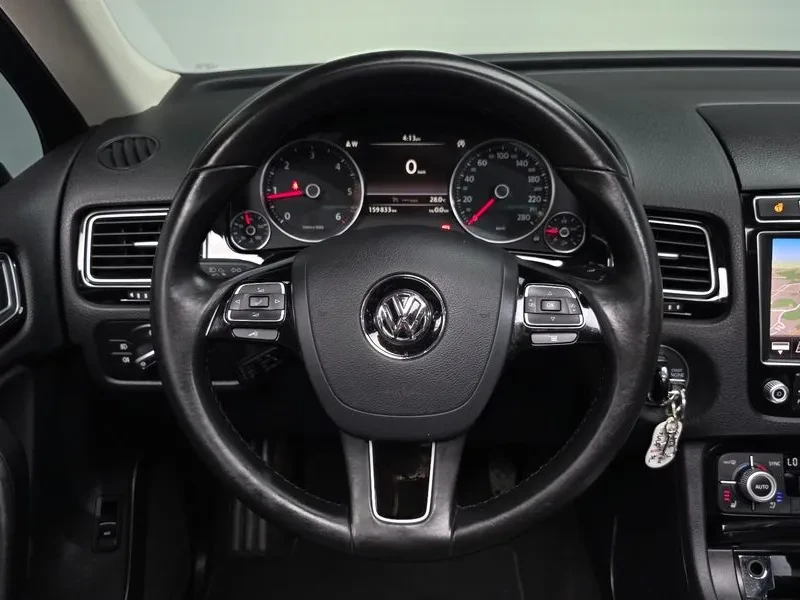 VW Touareg V6 3.0 Tdi Bluemotion Premium 7P5, снимка 13 - Автомобили и джипове - 55101656