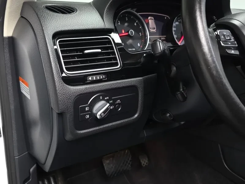 VW Touareg V6 3.0 Tdi Bluemotion Premium 7P5, снимка 12 - Автомобили и джипове - 55101656