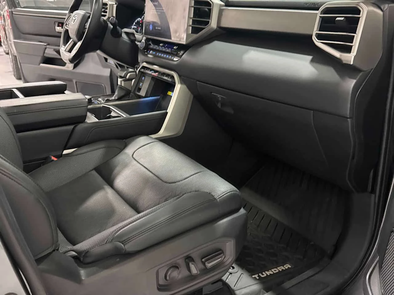 Toyota Tundra * Limited * CARFAX * Обдухване * Два ключа * , снимка 12 - Автомобили и джипове - 54143892