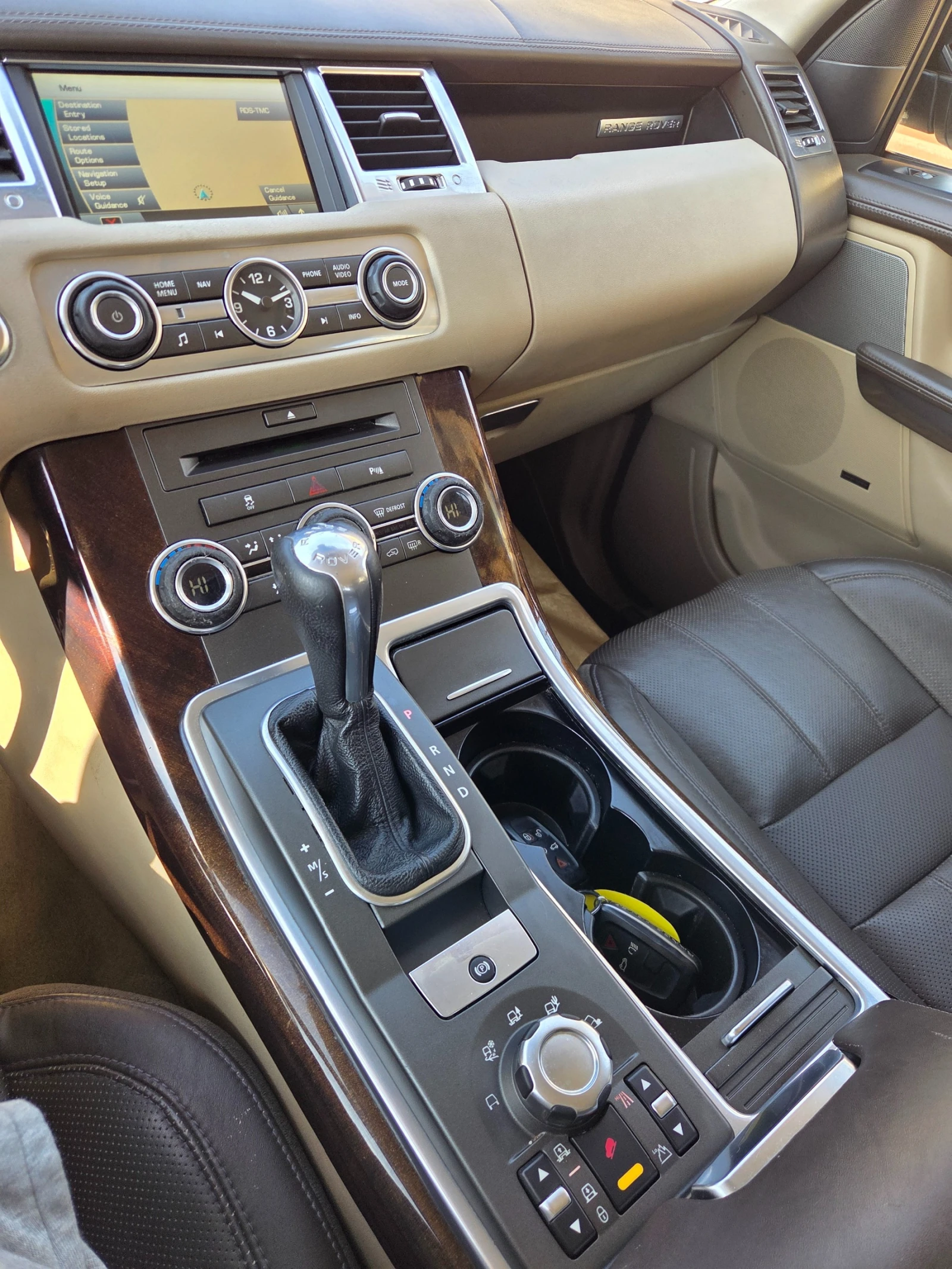 Land Rover Range Rover Sport 3.0TDV6 HSE УНИКАЛЕН, снимка 11 - Автомобили и джипове - 54352995