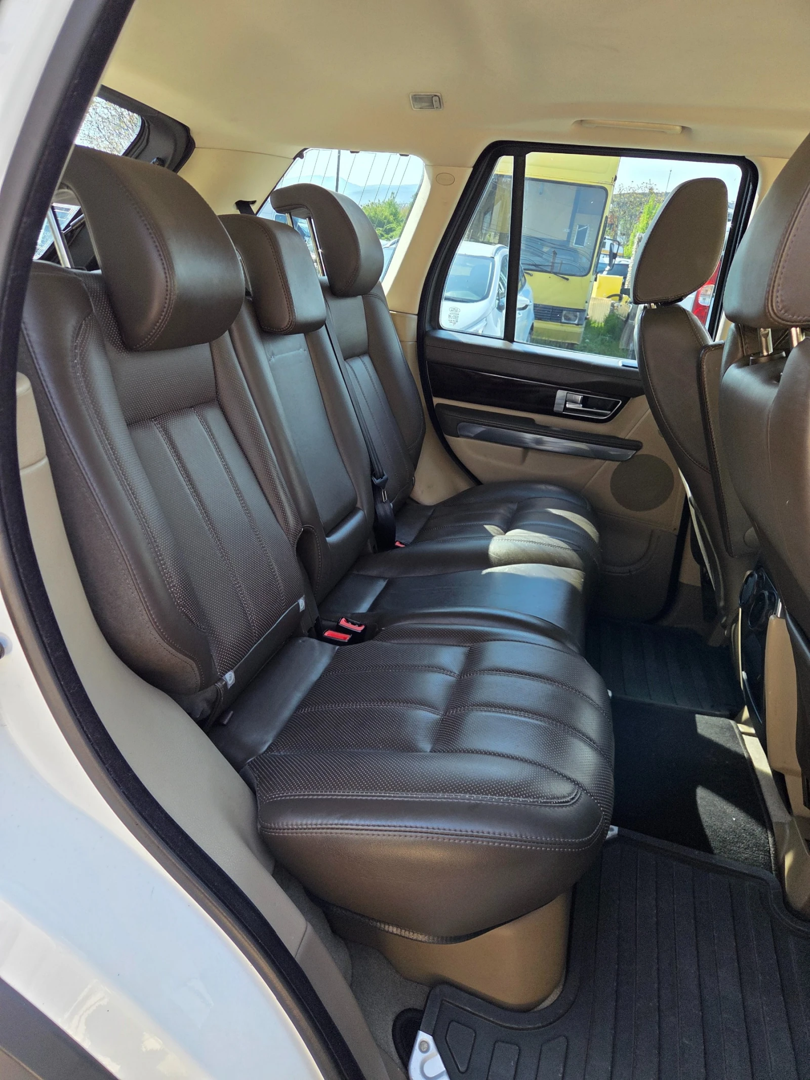 Land Rover Range Rover Sport 3.0TDV6 HSE УНИКАЛЕН, снимка 10 - Автомобили и джипове - 54352995