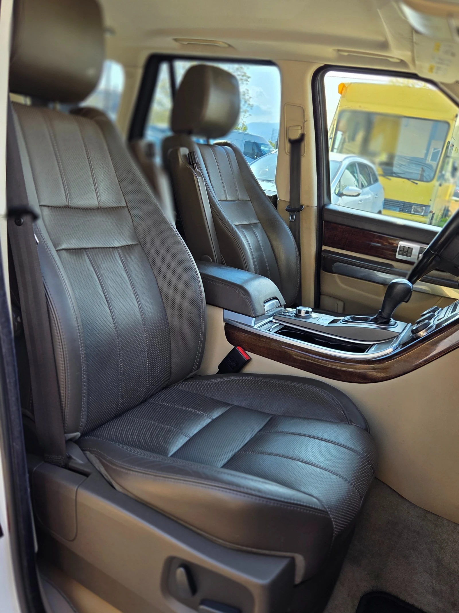 Land Rover Range Rover Sport 3.0TDV6 HSE УНИКАЛЕН, снимка 8 - Автомобили и джипове - 54352995