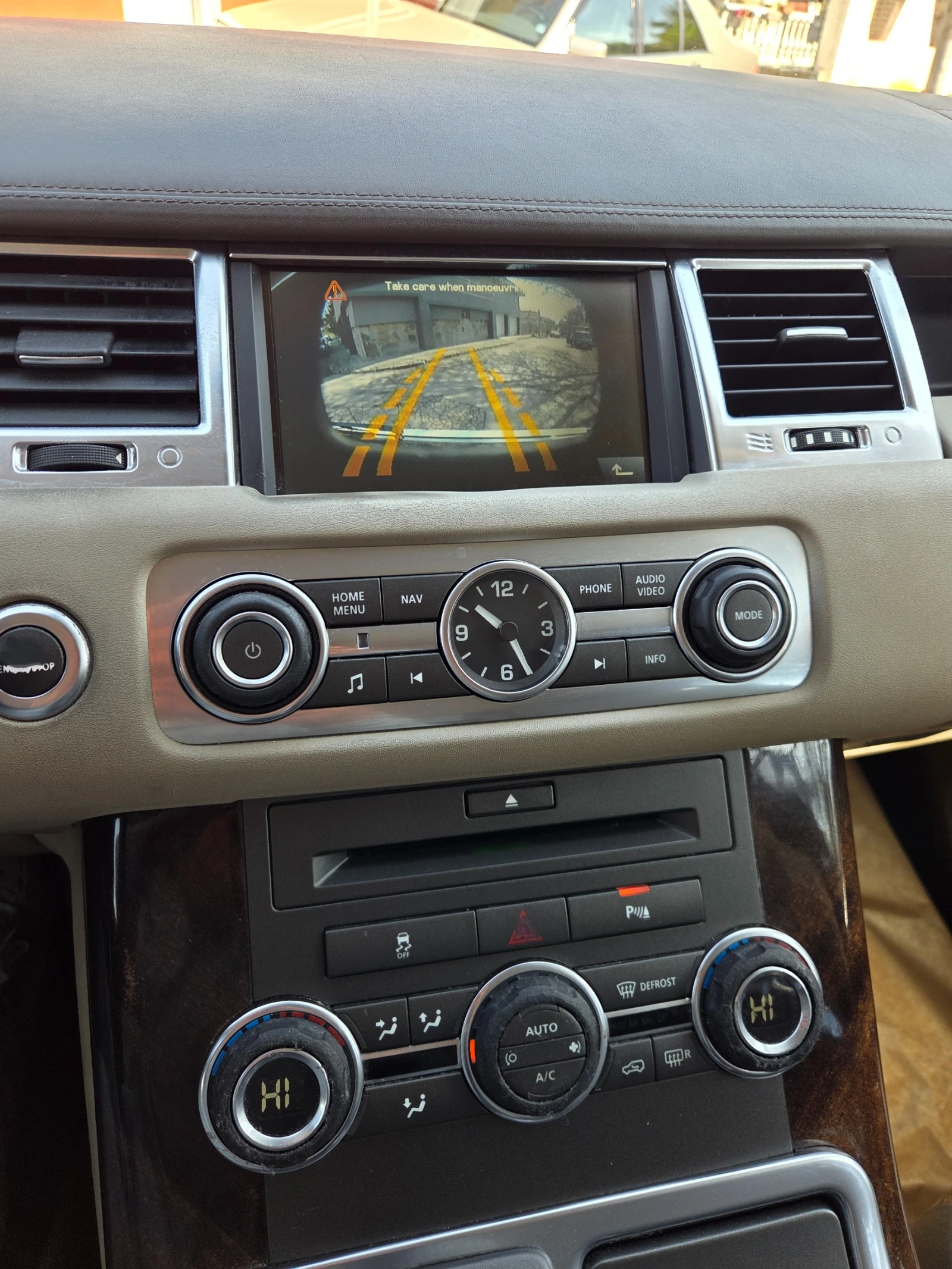 Land Rover Range Rover Sport 3.0TDV6 HSE УНИКАЛЕН, снимка 17 - Автомобили и джипове - 54352995