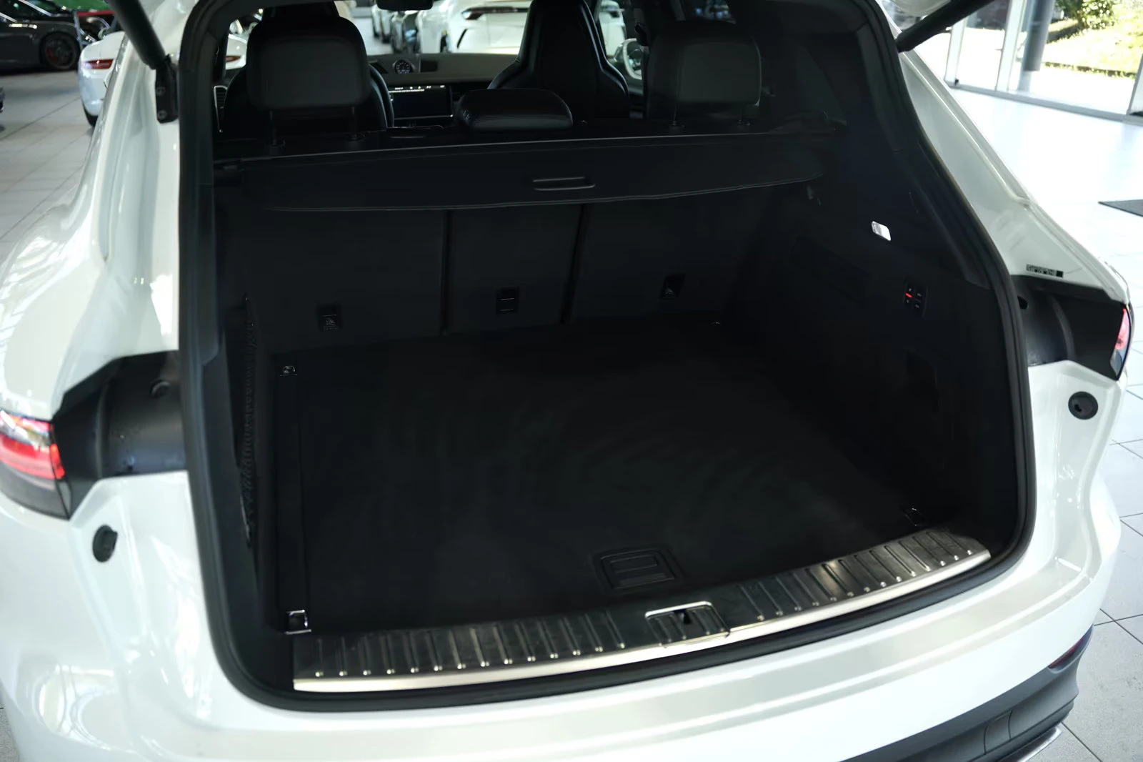 Porsche Cayenne CHRONO/340HP/PANO/360/MEMO/LED/CPLAY/355q, снимка 16 - Автомобили и джипове - 54712210