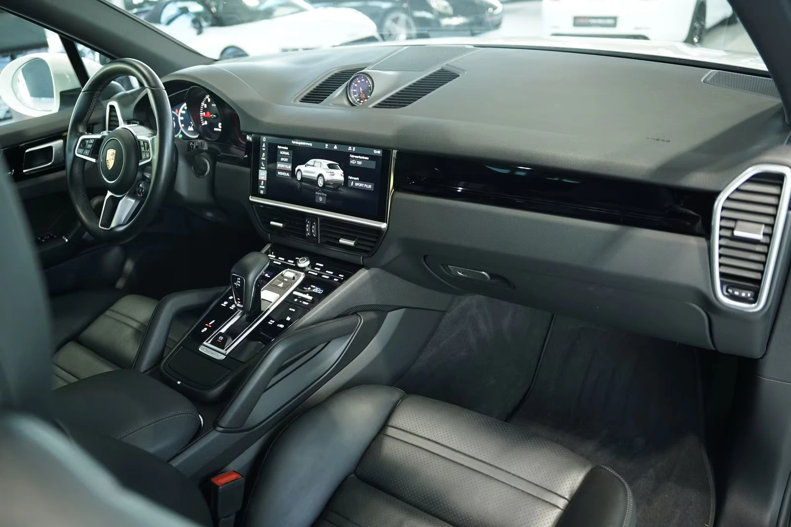 Porsche Cayenne CHRONO/340HP/PANO/360/MEMO/LED/CPLAY/355q, снимка 13 - Автомобили и джипове - 54712210