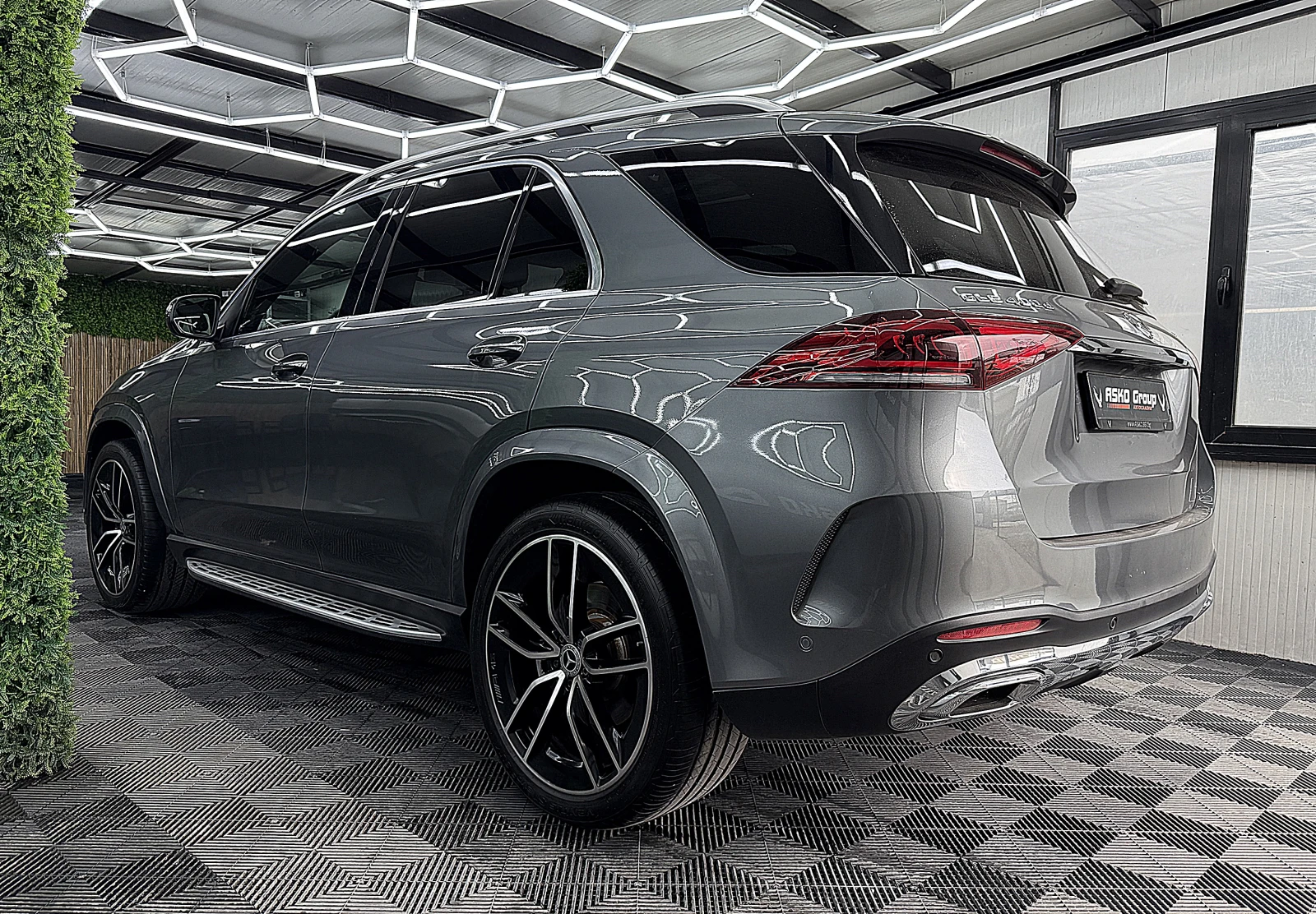 Mercedes-Benz GLE 400 AMG-line/PANORAMA/360-K/GERMANY СОБСТВЕН ЛИЗИНГ, снимка 4 - Автомобили и джипове - 54938152