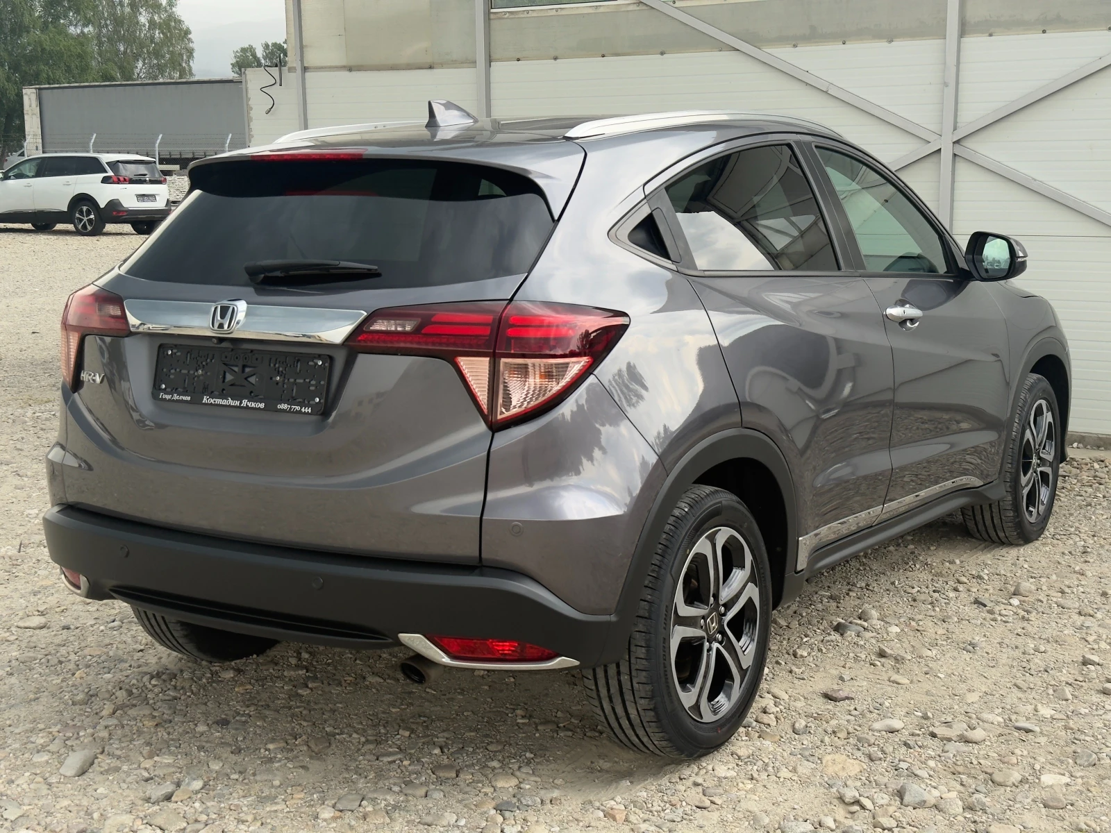 Honda Hr-v 1.5i-VTEC Панорама/Автомат/Навигация/Камера/Лизинг, снимка 4 - Автомобили и джипове - 55016643