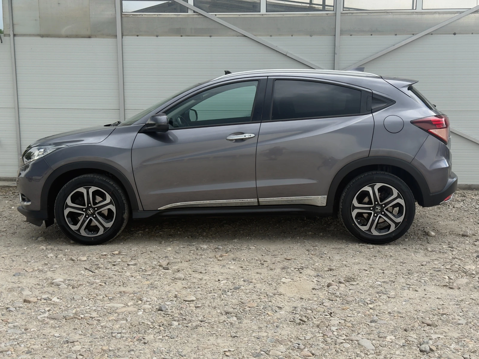 Honda Hr-v 1.5i-VTEC Панорама/Автомат/Навигация/Камера/Лизинг, снимка 7 - Автомобили и джипове - 55016643