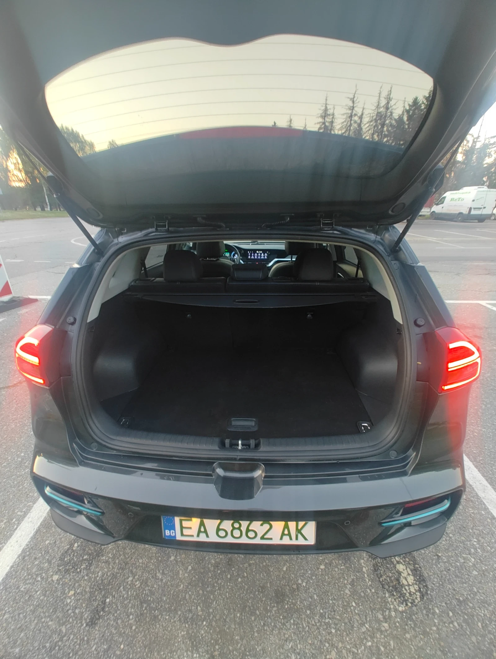 Kia Niro 65kWh/SOH100%/KIA CONNECT, снимка 8 - Автомобили и джипове - 55837436