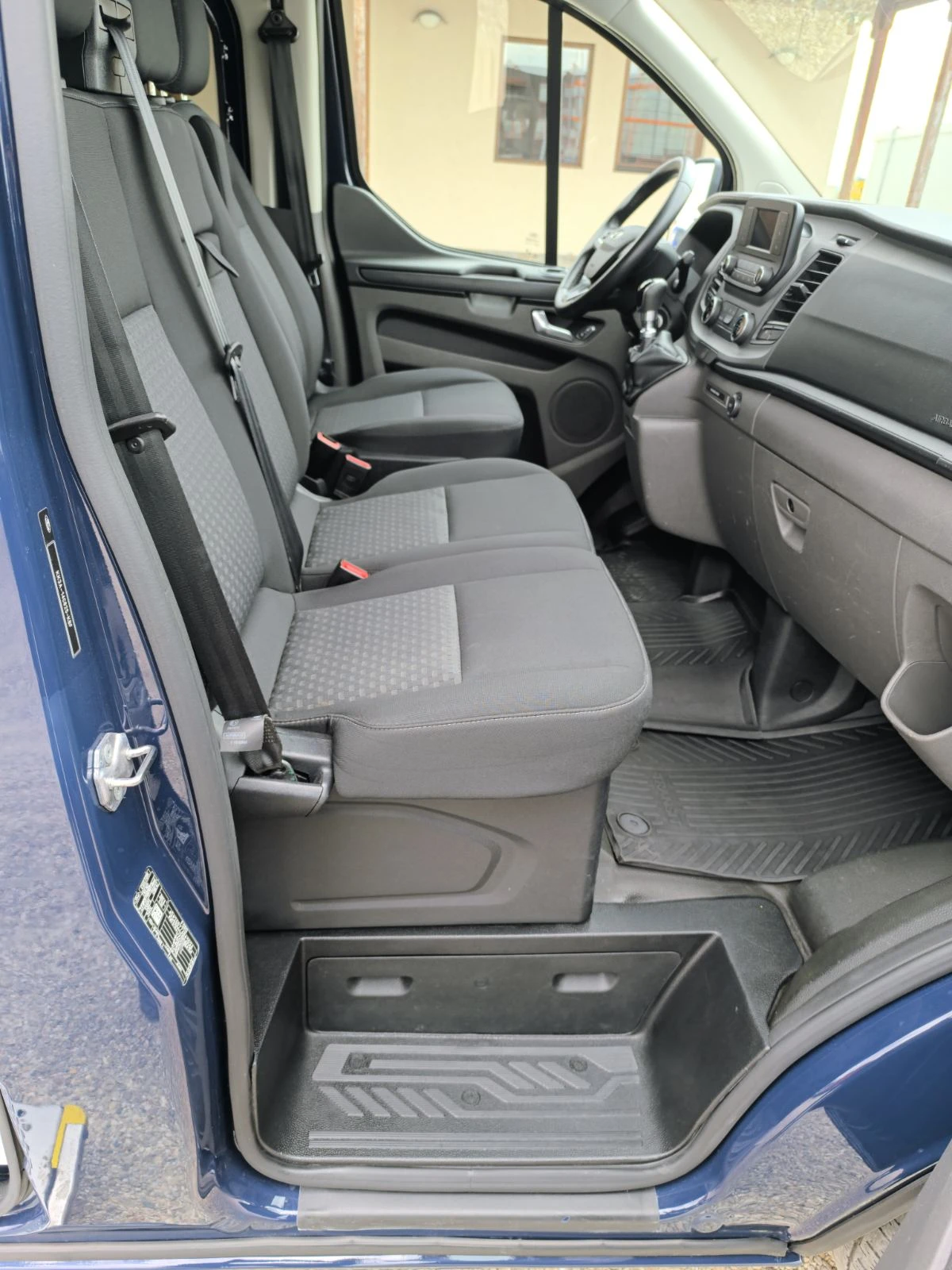 Ford Transit Custom 2.0D 8+ 1, снимка 15 - Бусове и автобуси - 54147412