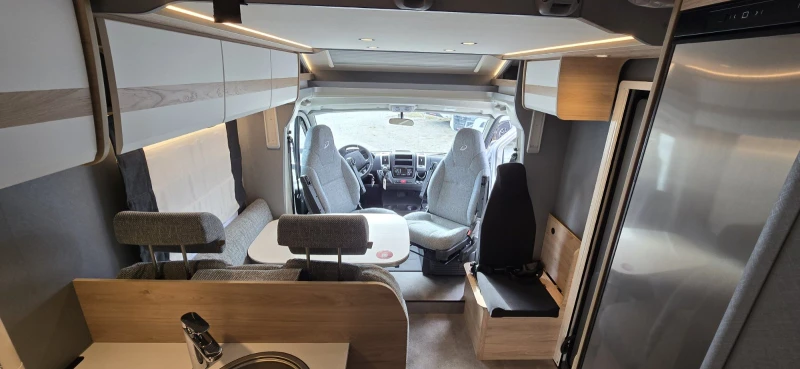 Кемпер Dethleffs Just Camp 7052EB, снимка 7 - Каравани и кемпери - 52007659